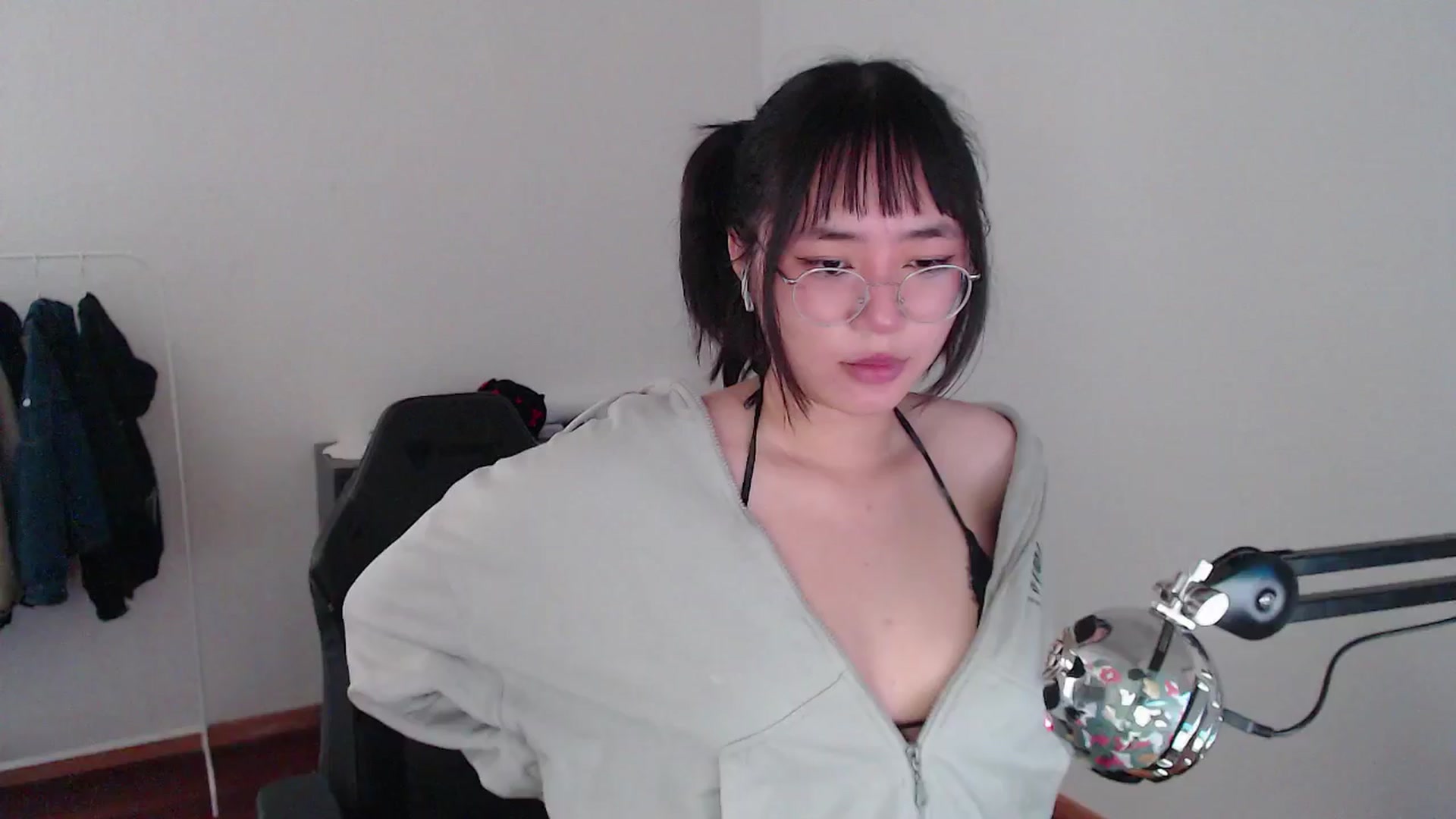 Gallery image thumbnail from Kuromin's myfreecams stream on, 06/29/2024, 14:02 image 12 of 20