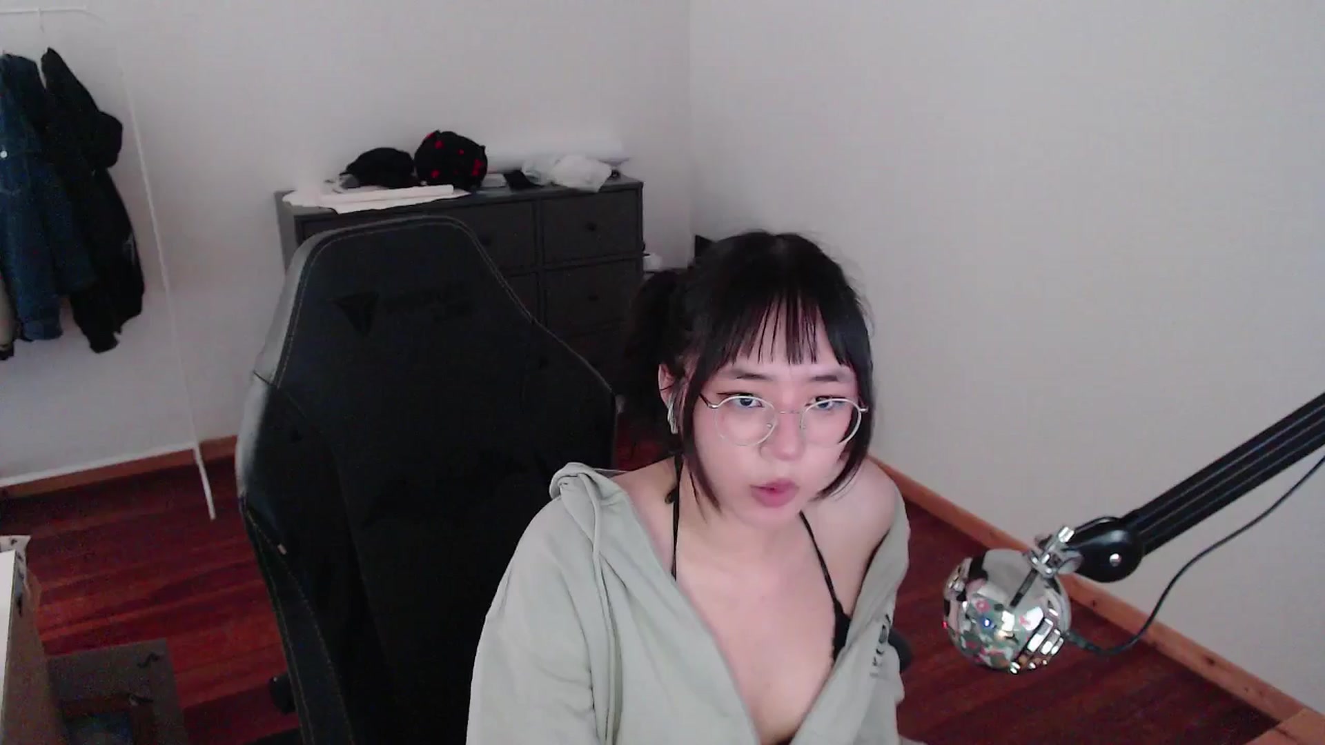 Gallery image thumbnail from Kuromin's myfreecams stream on, 06/29/2024, 14:02 image 4 of 20
