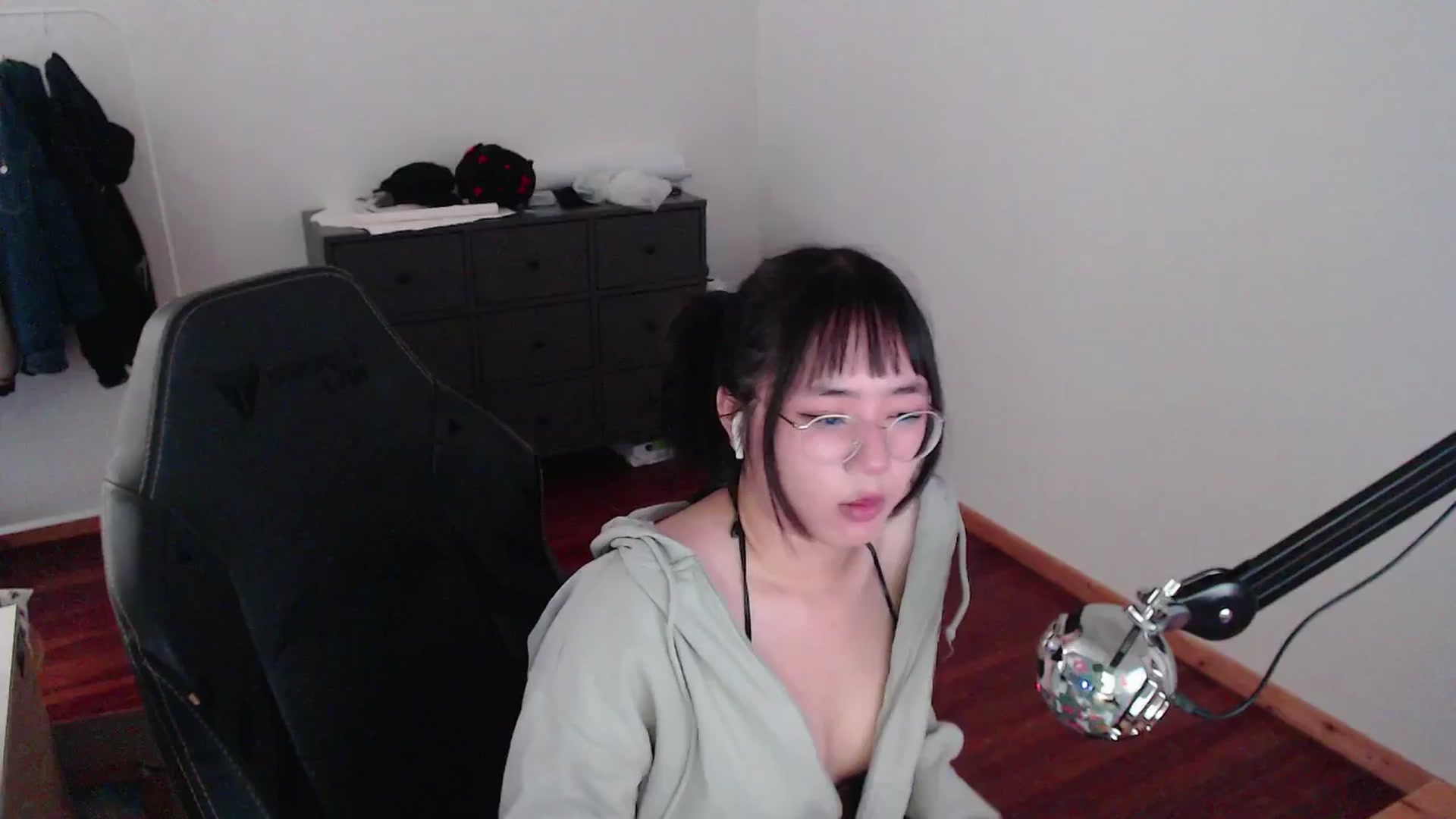 Gallery image thumbnail from Kuromin's myfreecams stream on, 06/29/2024, 14:02 image 3 of 20