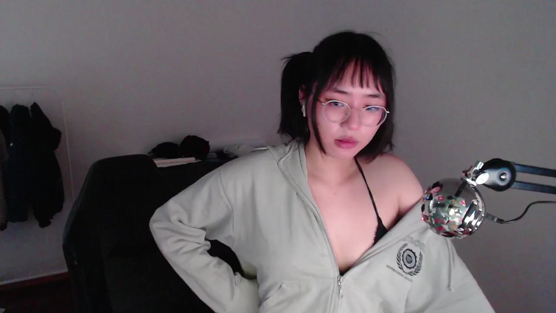 Gallery image thumbnail from Kuromin's myfreecams stream on, 06/29/2024, 17:52 image 7 of 20