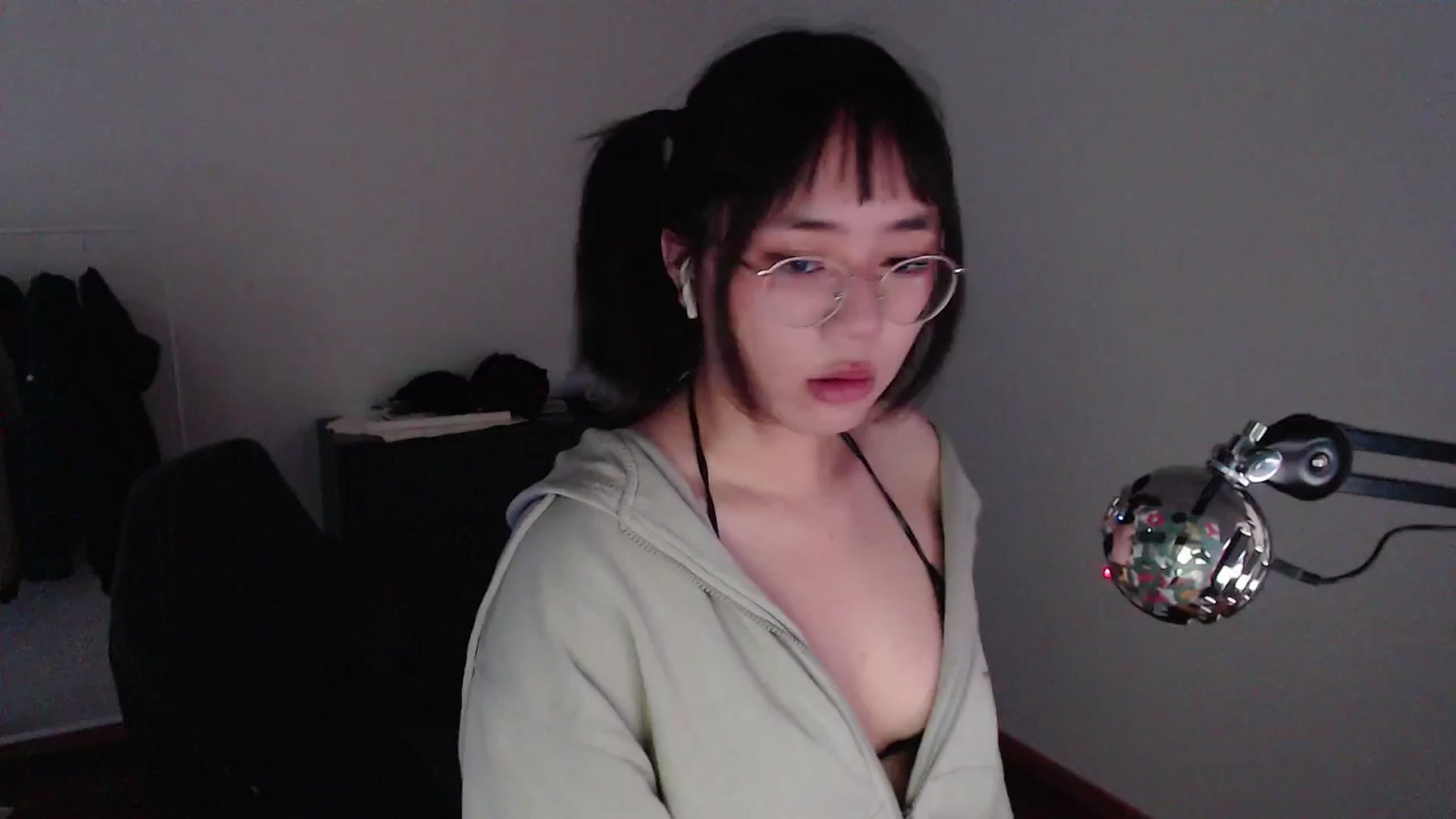 Gallery image thumbnail from Kuromin's myfreecams stream on, 06/29/2024, 17:52 image 9 of 20