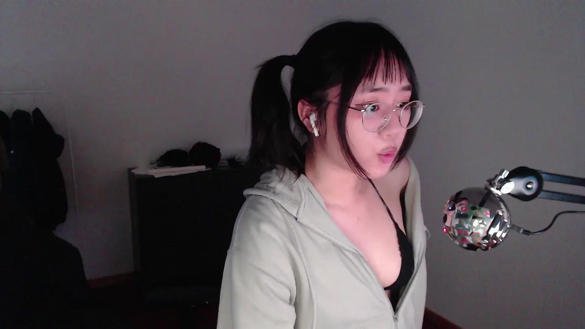Gallery image thumbnail from Kuromin's myfreecams stream on, 06/29/2024, 17:52 image 8 of 20