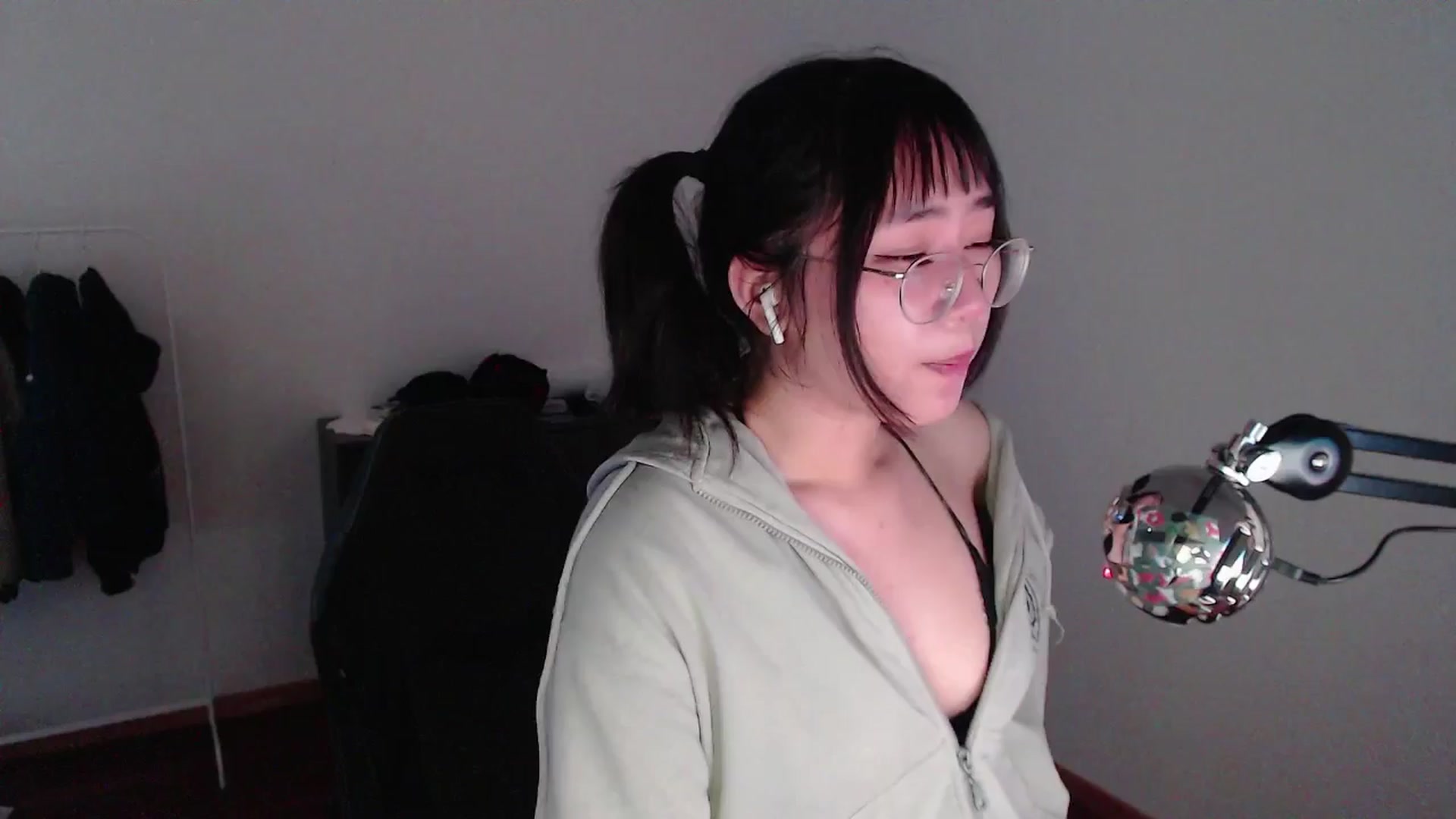 Gallery image thumbnail from Kuromin's myfreecams stream on, 06/29/2024, 17:52 image 2 of 20