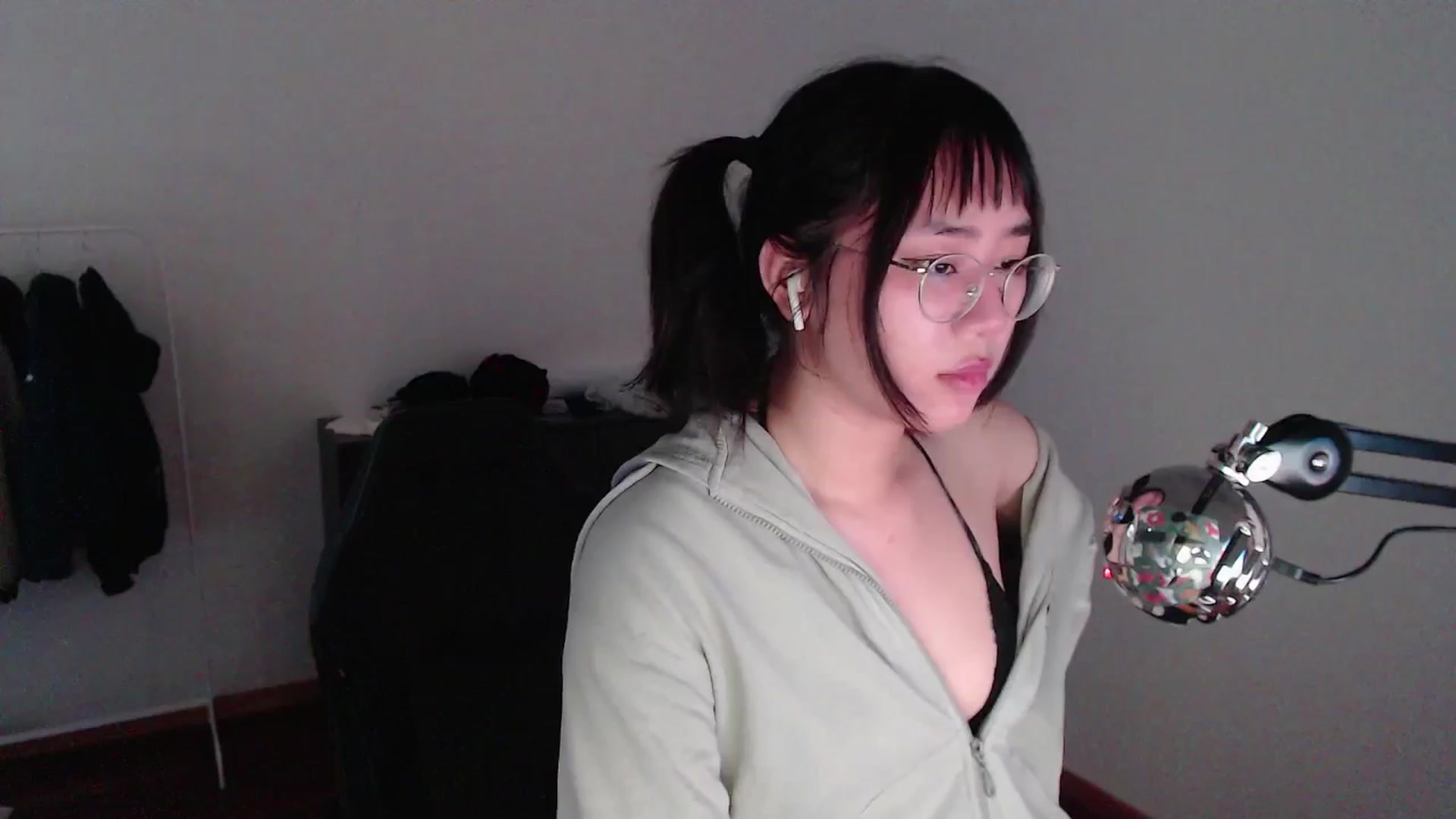 Gallery image thumbnail from Kuromin's myfreecams stream on, 06/29/2024, 17:52 image 3 of 20