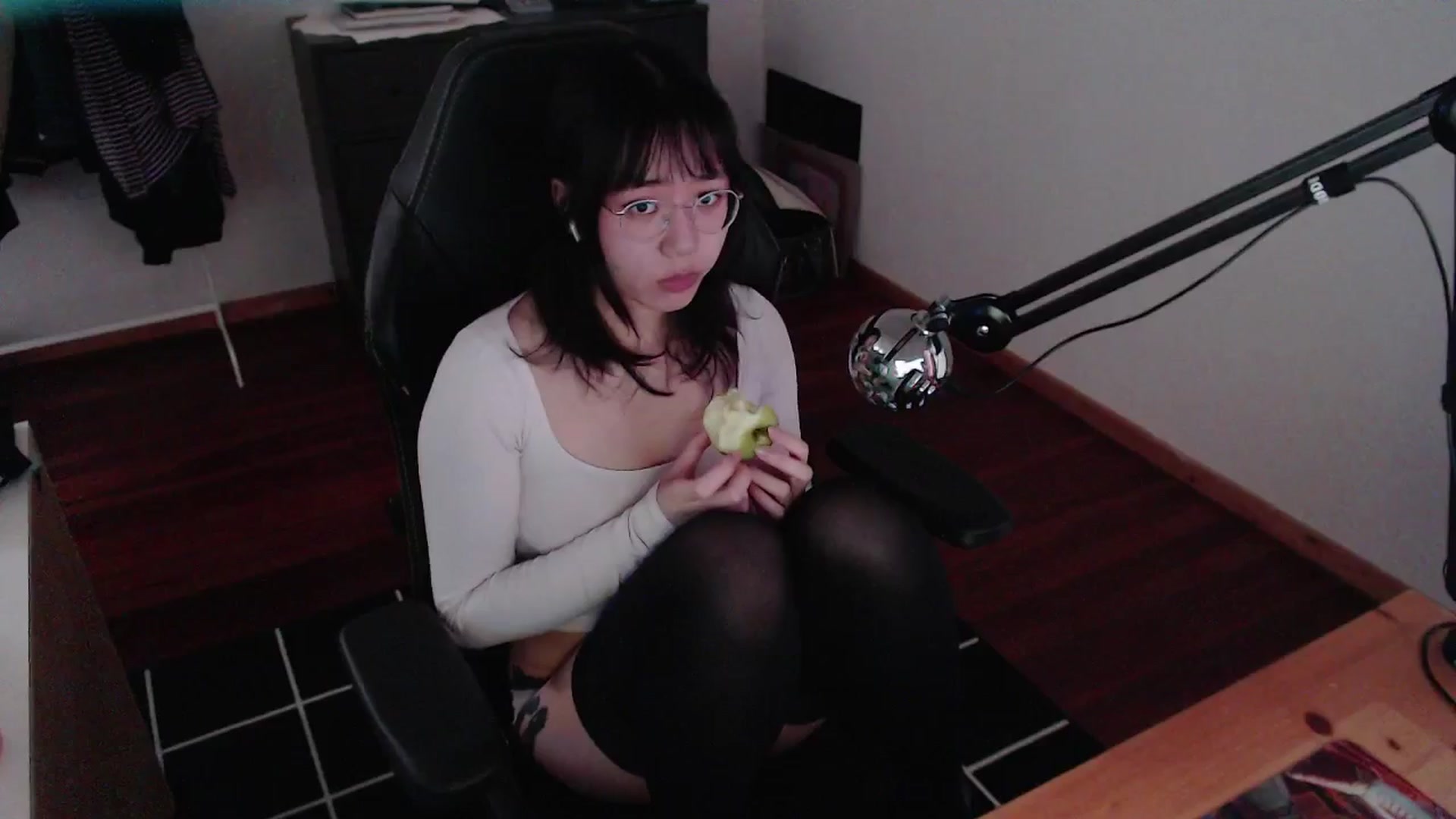 Gallery image thumbnail from Kuromin's myfreecams stream on, 07/11/2024, 12:55 image 2 of 20