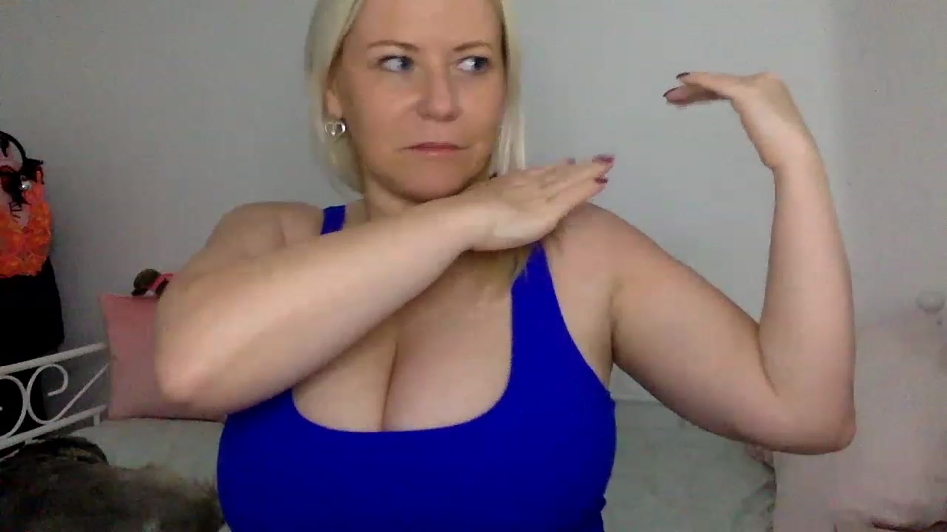 Gallery image thumbnail from Kurvy_Khloe's myfreecams stream on, 05/29/2023, 08:20 image 9 of 20