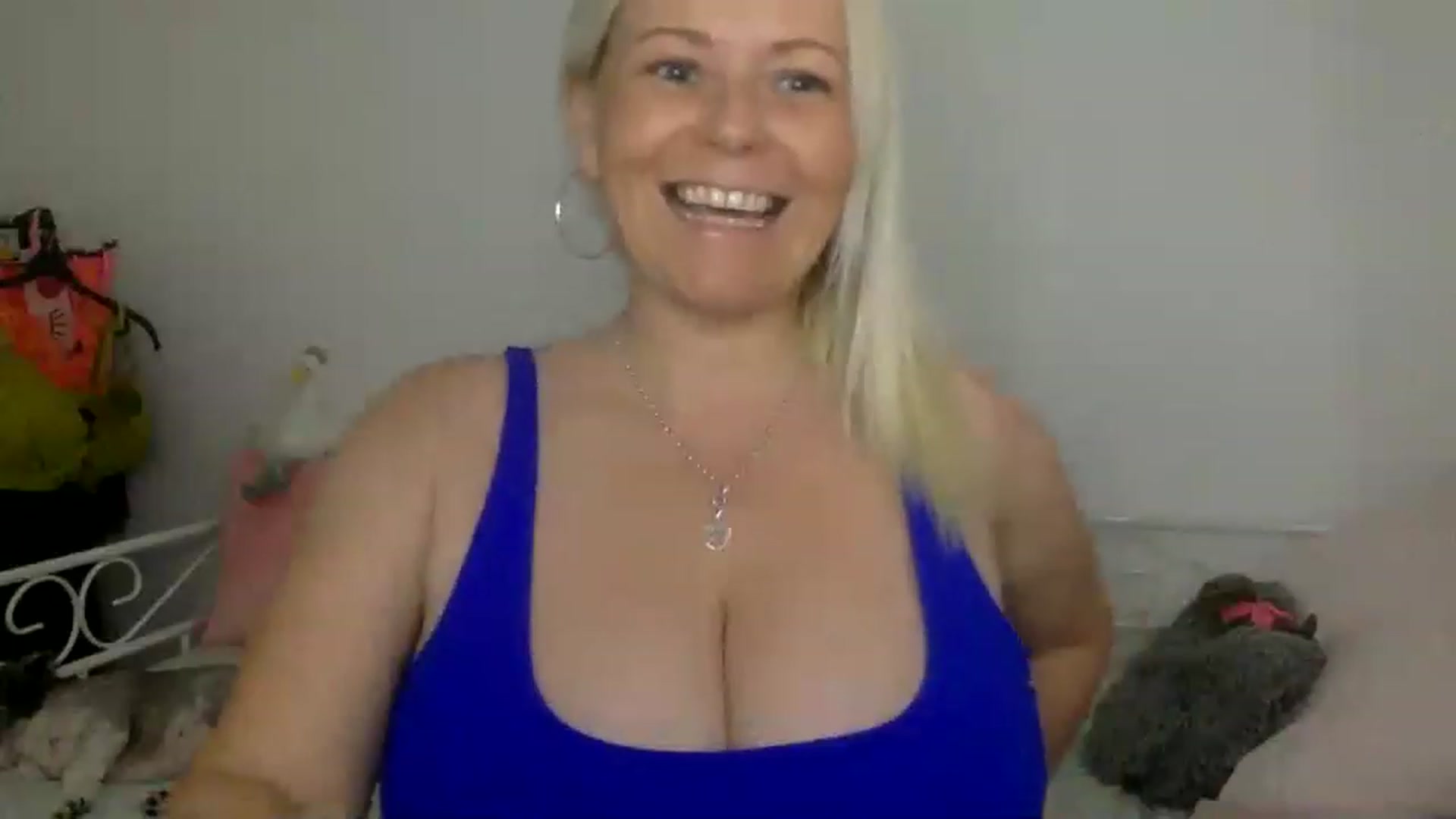 Gallery image thumbnail from Kurvy_Khloe's myfreecams stream on, 06/10/2023, 14:37 image 13 of 20