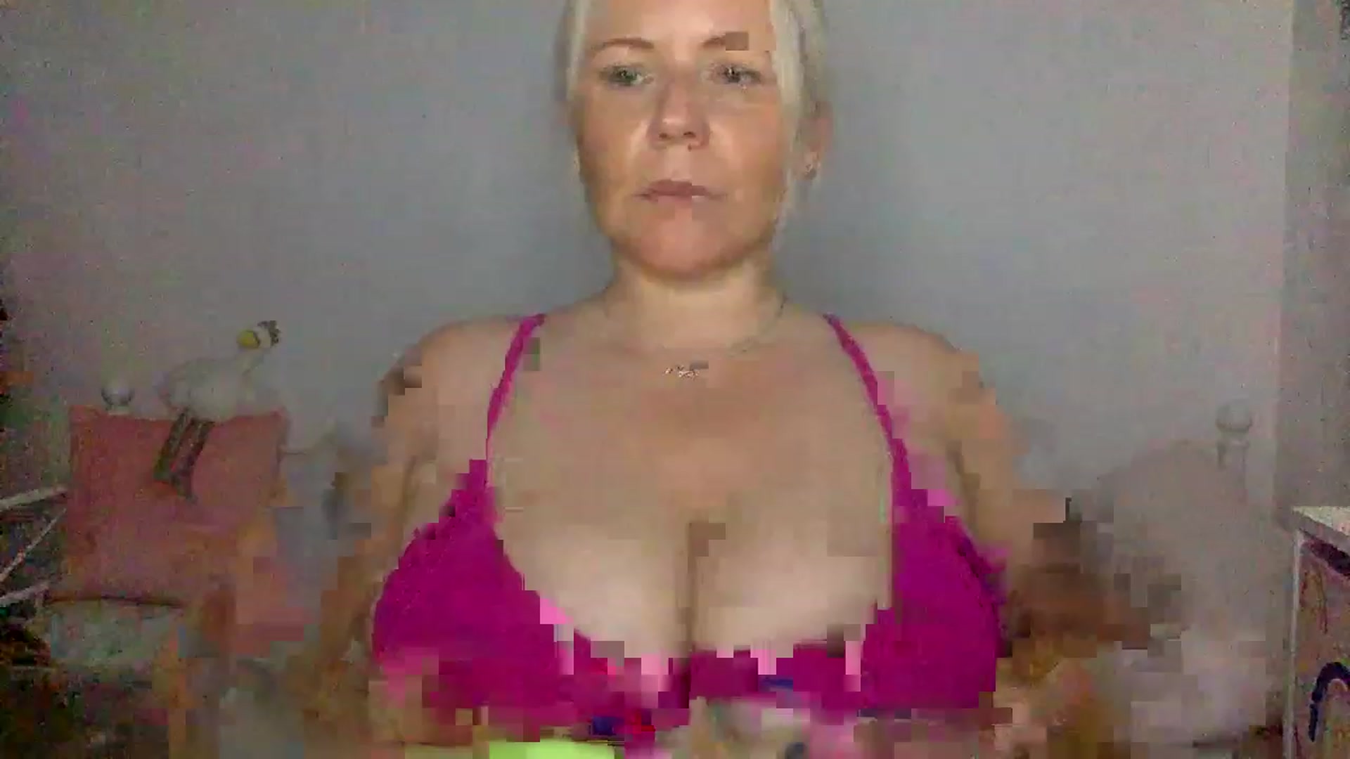 Gallery image thumbnail from Kurvy_Khloe's myfreecams stream on, 06/18/2023, 20:05 image 20 of 20
