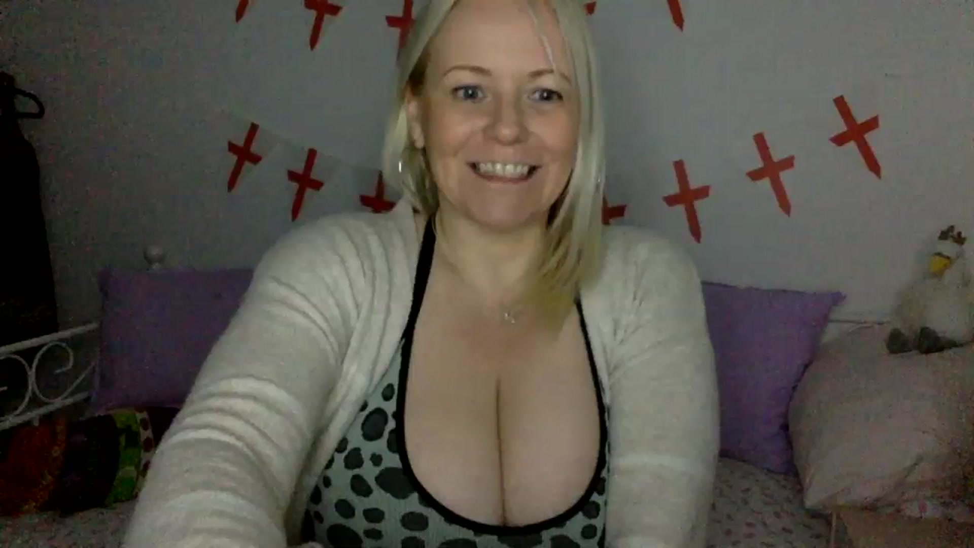 Gallery image thumbnail from Kurvy_Khloe's myfreecams stream on, 11/02/2023, 17:10 image 8 of 20