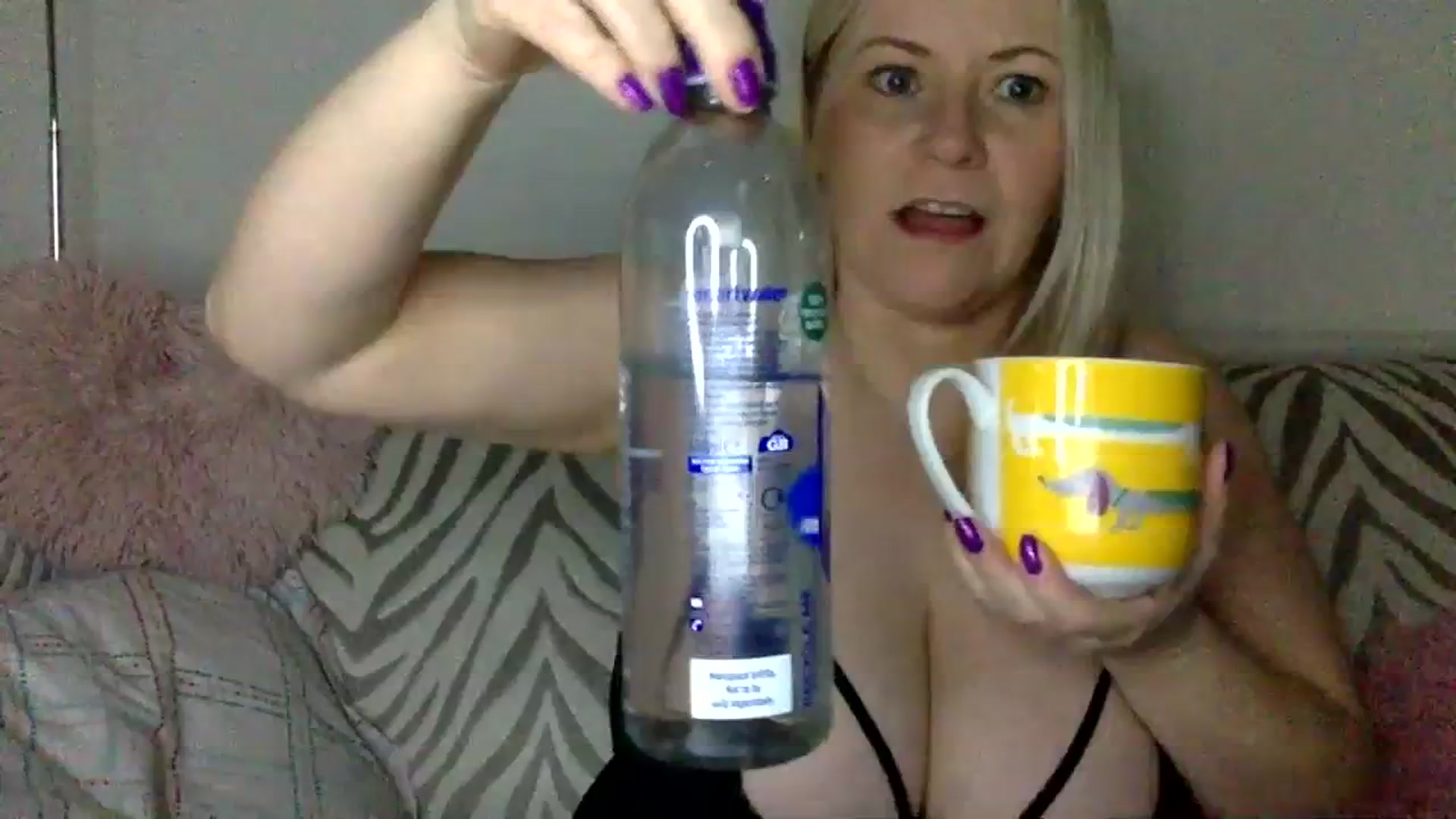 Gallery image thumbnail from Kurvy_Khloe's myfreecams stream on, 01/08/2024, 21:15 image 7 of 20