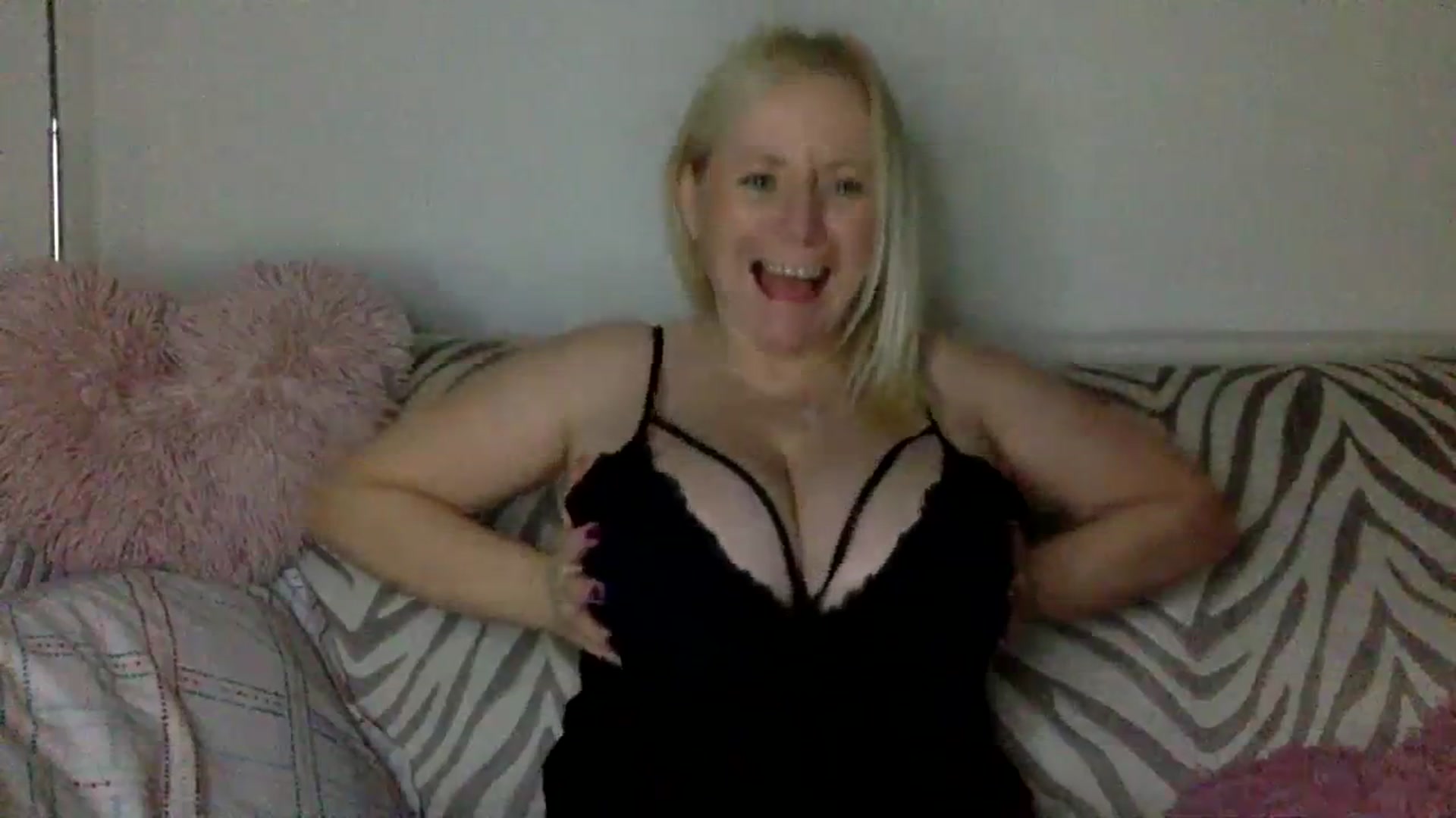Gallery image thumbnail from Kurvy_Khloe's myfreecams stream on, 01/08/2024, 21:15 image 9 of 20
