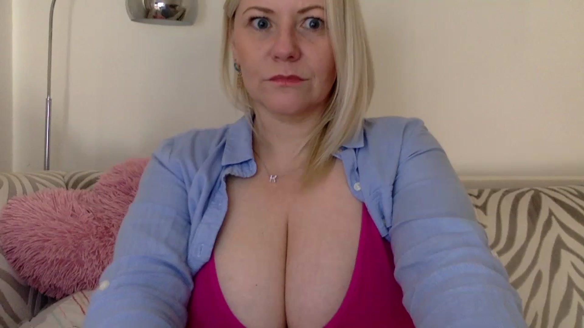 Gallery image thumbnail from Kurvy_Khloe's myfreecams stream on, 01/09/2024, 14:31 image 16 of 20