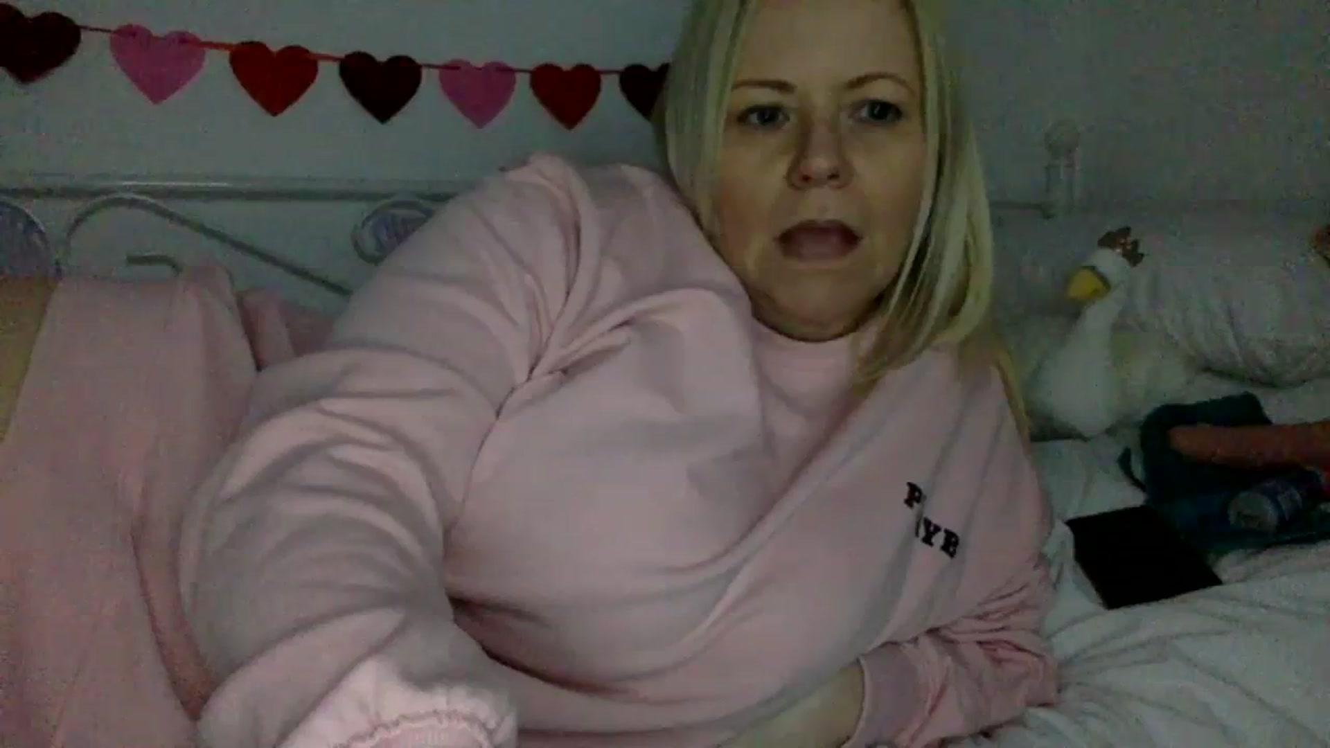 Gallery image thumbnail from Kurvy_Khloe's myfreecams stream on, 02/23/2024, 17:29 image 2 of 20