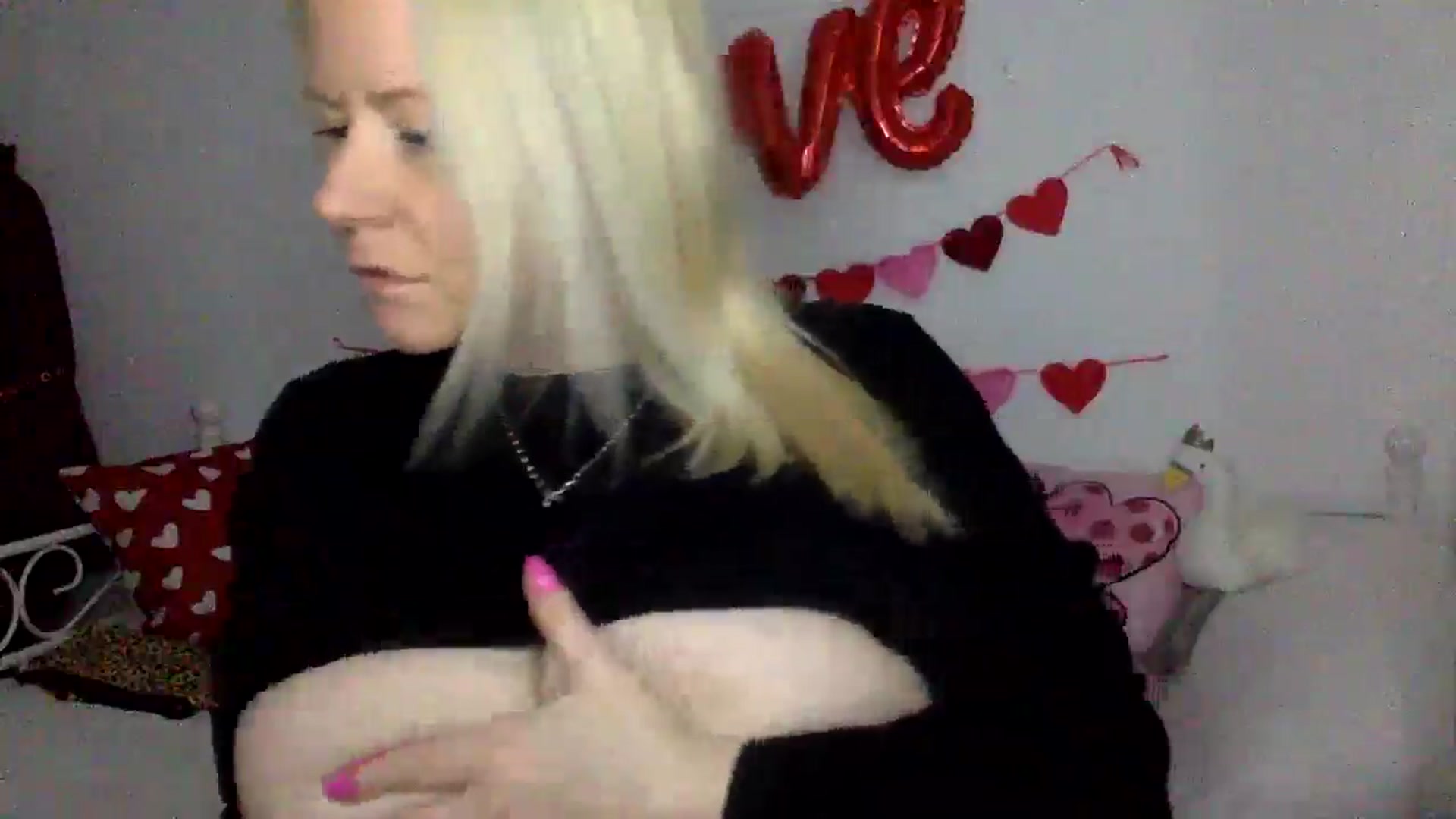 Gallery image thumbnail from Kurvy_Khloe's myfreecams stream on, 02/17/2025, 15:55 image 19 of 20