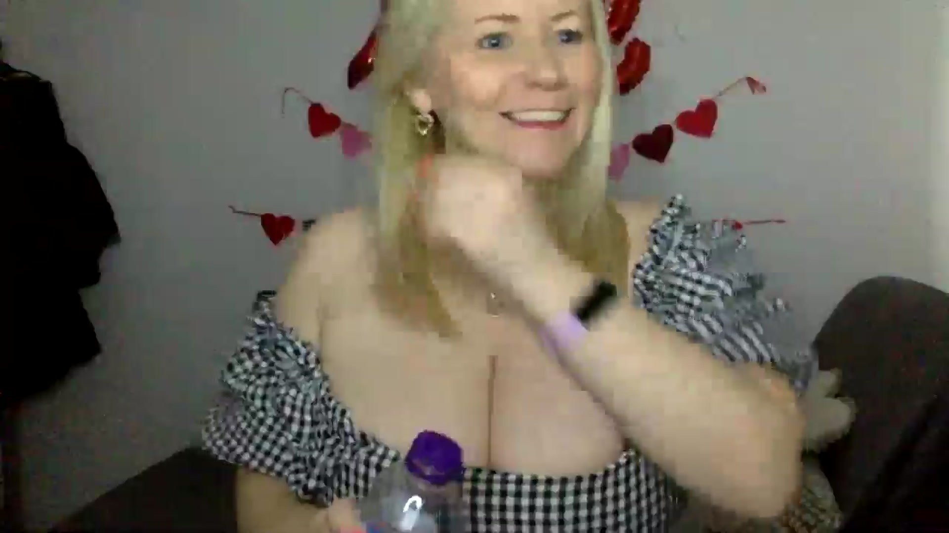 Gallery image thumbnail from Kurvy_Khloe's myfreecams stream on, 03/08/2025, 11:48 image 6 of 20