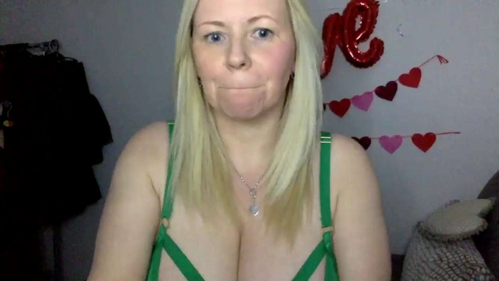 Gallery image thumbnail from Kurvy_Khloe's myfreecams stream on, 03/17/2025, 17:24 image 3 of 20