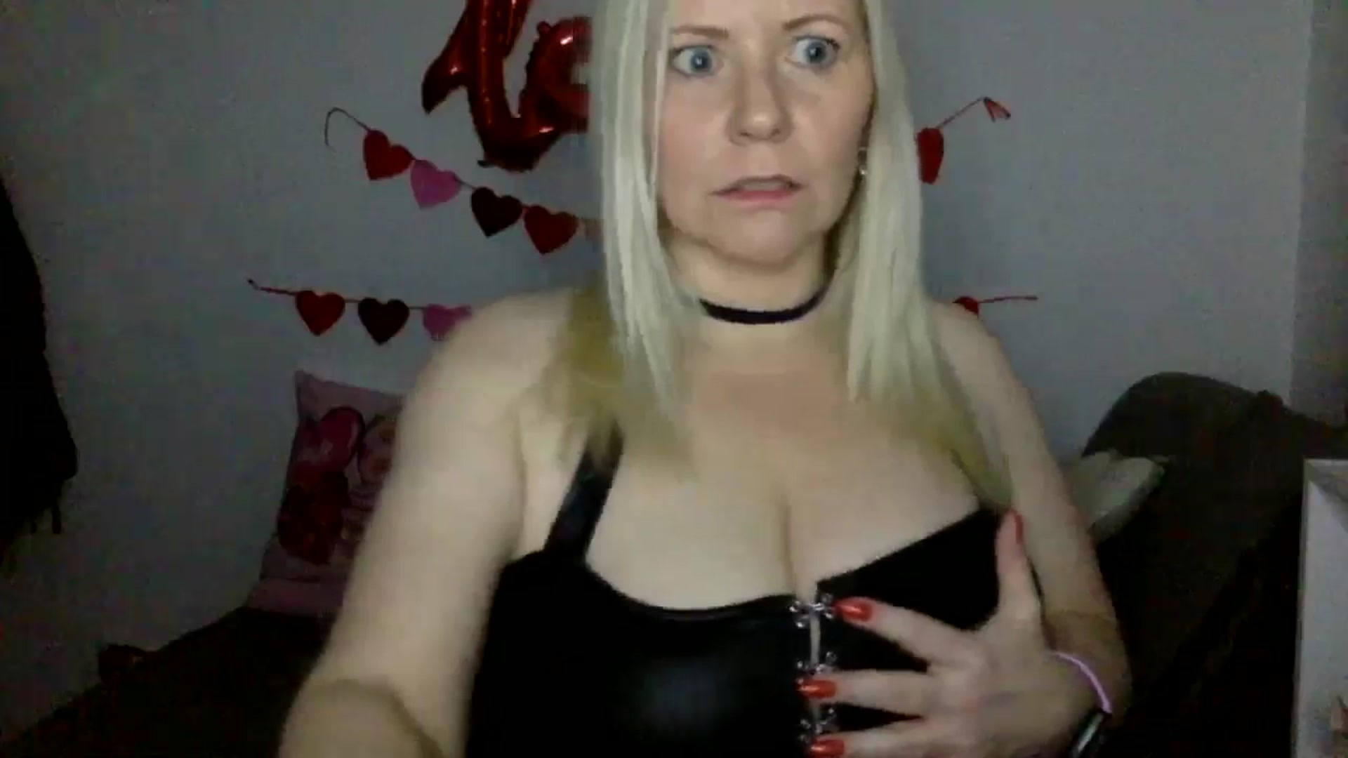 Gallery image thumbnail from Kurvy_Khloe's myfreecams stream on, 03/21/2025, 20:00 image 12 of 20