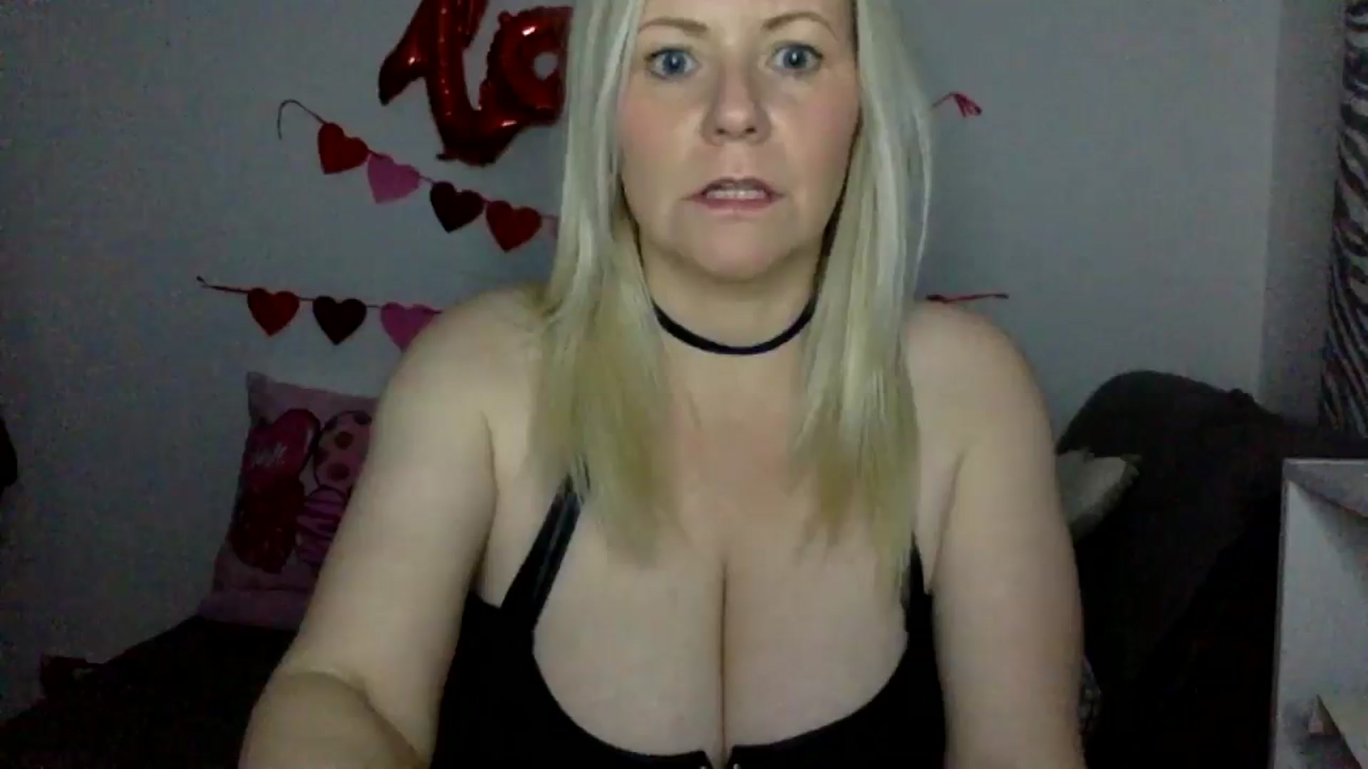 Gallery image thumbnail from Kurvy_Khloe's myfreecams stream on, 03/21/2025, 21:33 image 6 of 20
