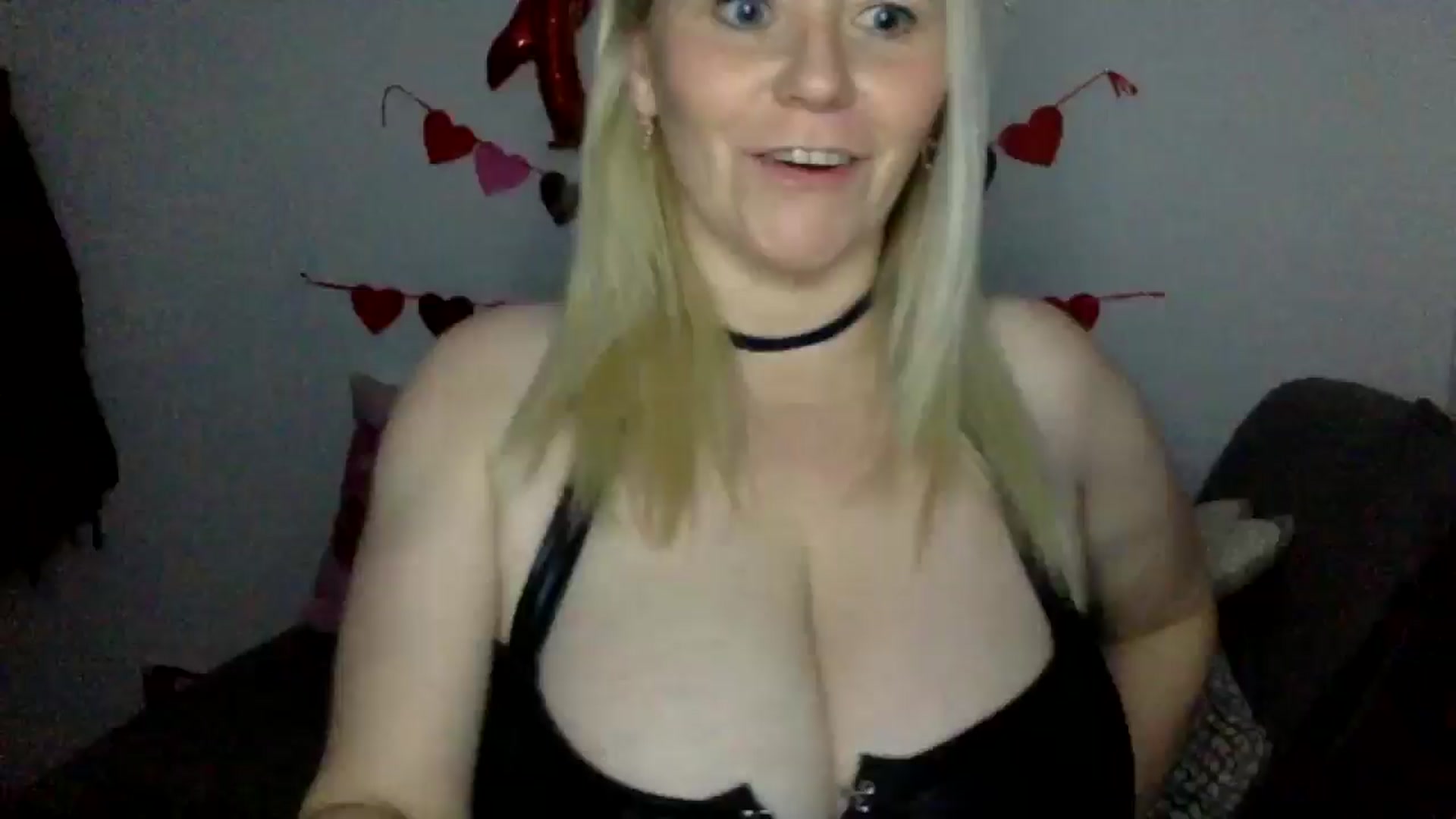Gallery image thumbnail from Kurvy_Khloe's myfreecams stream on, 03/21/2025, 22:27 image 11 of 20