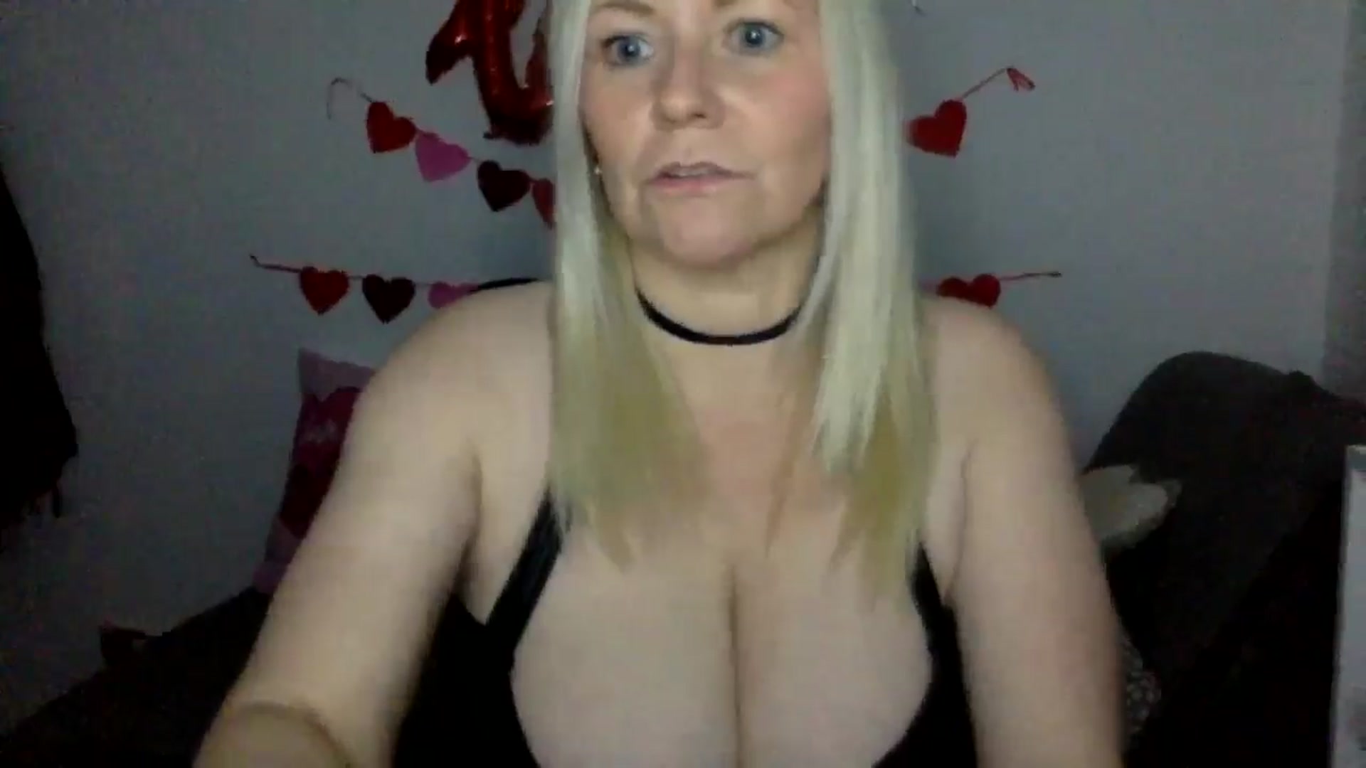 Gallery image thumbnail from Kurvy_Khloe's myfreecams stream on, 03/21/2025, 22:27 image 15 of 20