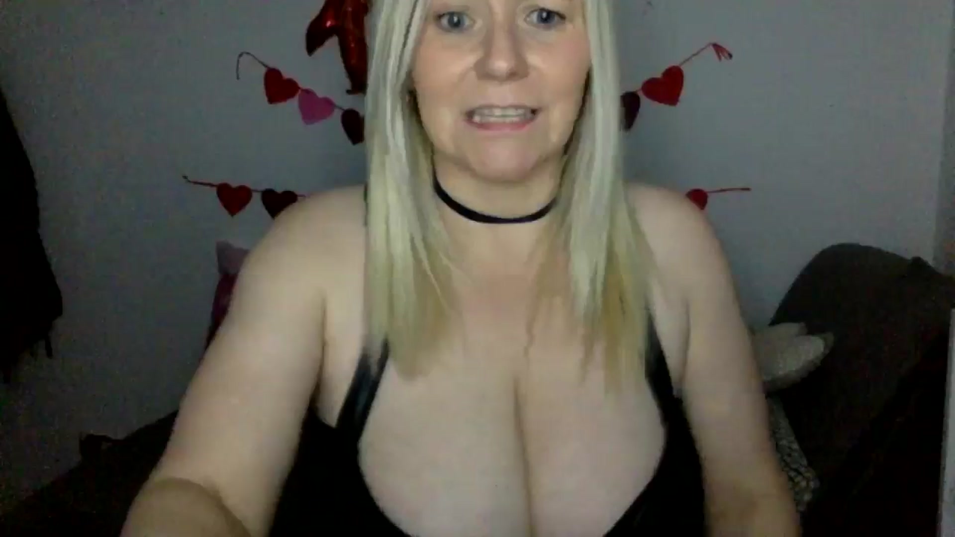 Gallery image thumbnail from Kurvy_Khloe's myfreecams stream on, 03/21/2025, 22:27 image 14 of 20