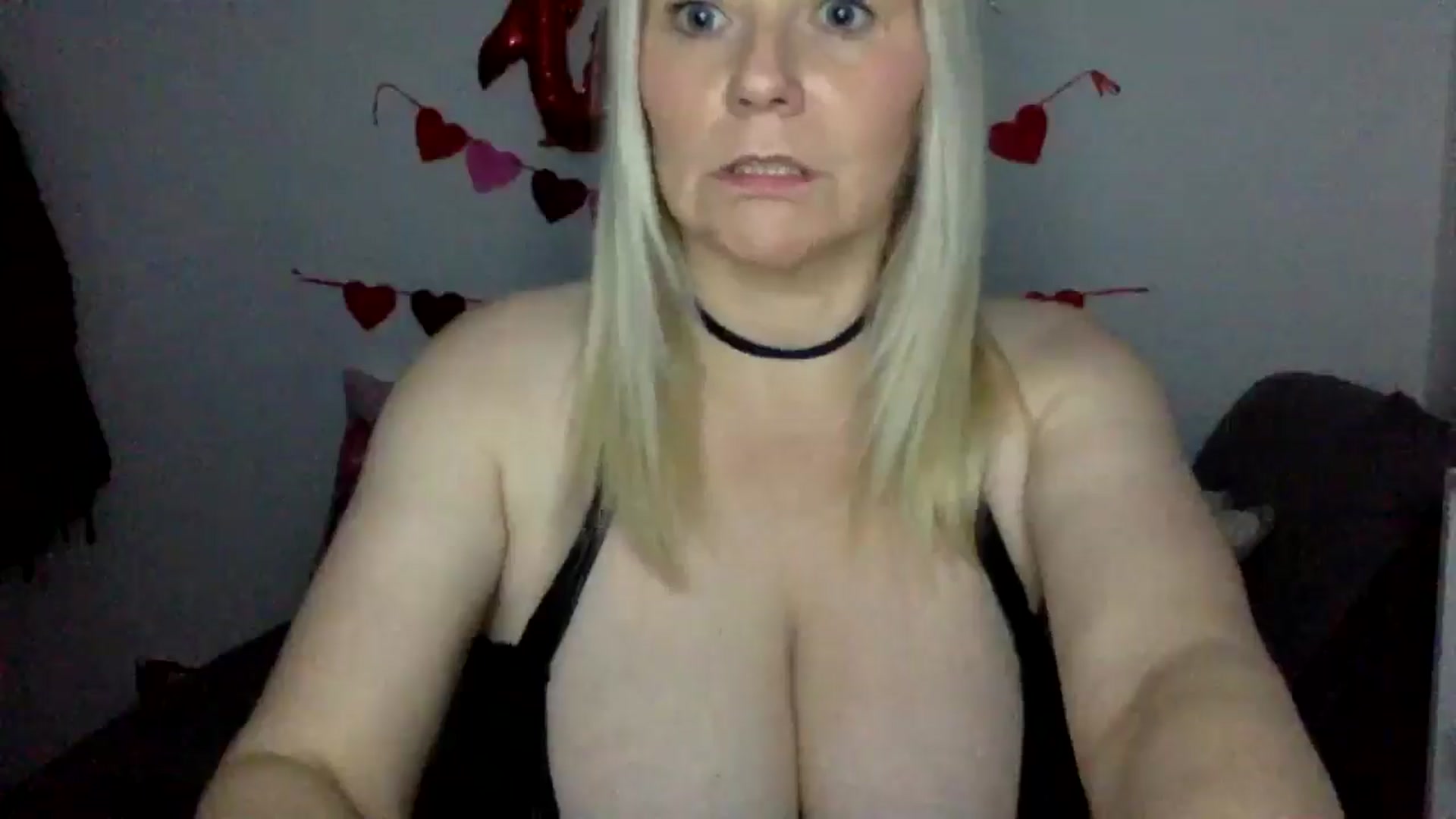 Gallery image thumbnail from Kurvy_Khloe's myfreecams stream on, 03/21/2025, 22:27 image 2 of 20