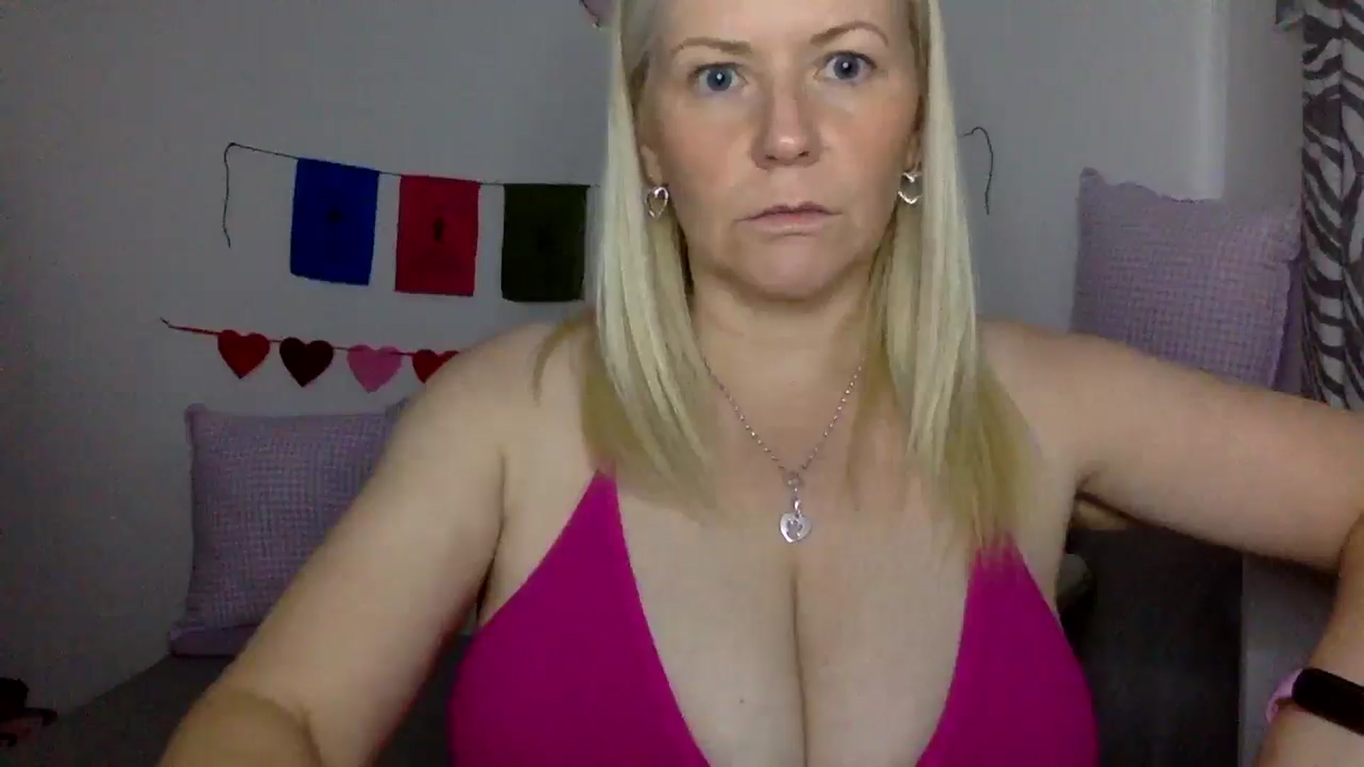 Gallery image thumbnail from Kurvy_Khloe's myfreecams stream on, 06/23/2025, 14:42 image 4 of 20
