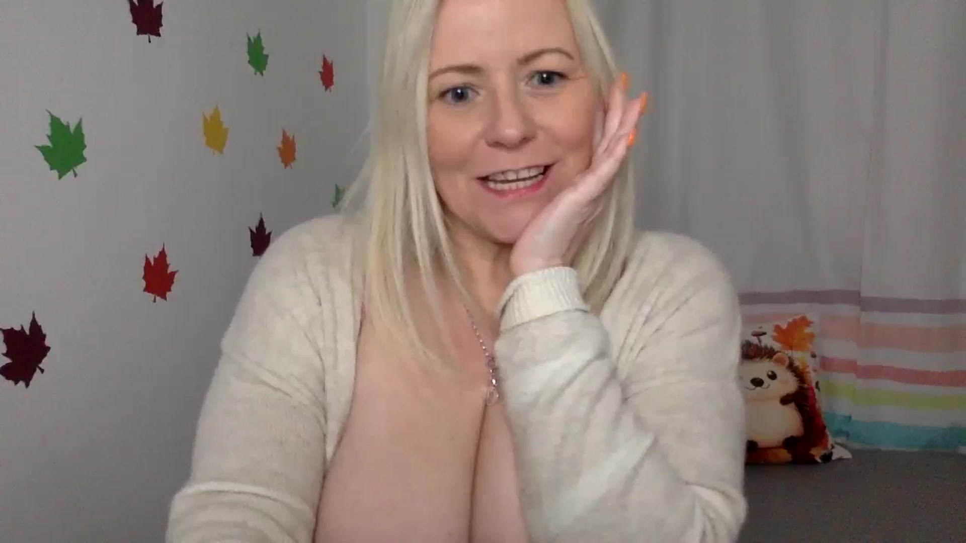 Gallery image thumbnail from Kurvy_Khloe's myfreecams stream on, 10/17/2025, 14:12 image 10 of 20