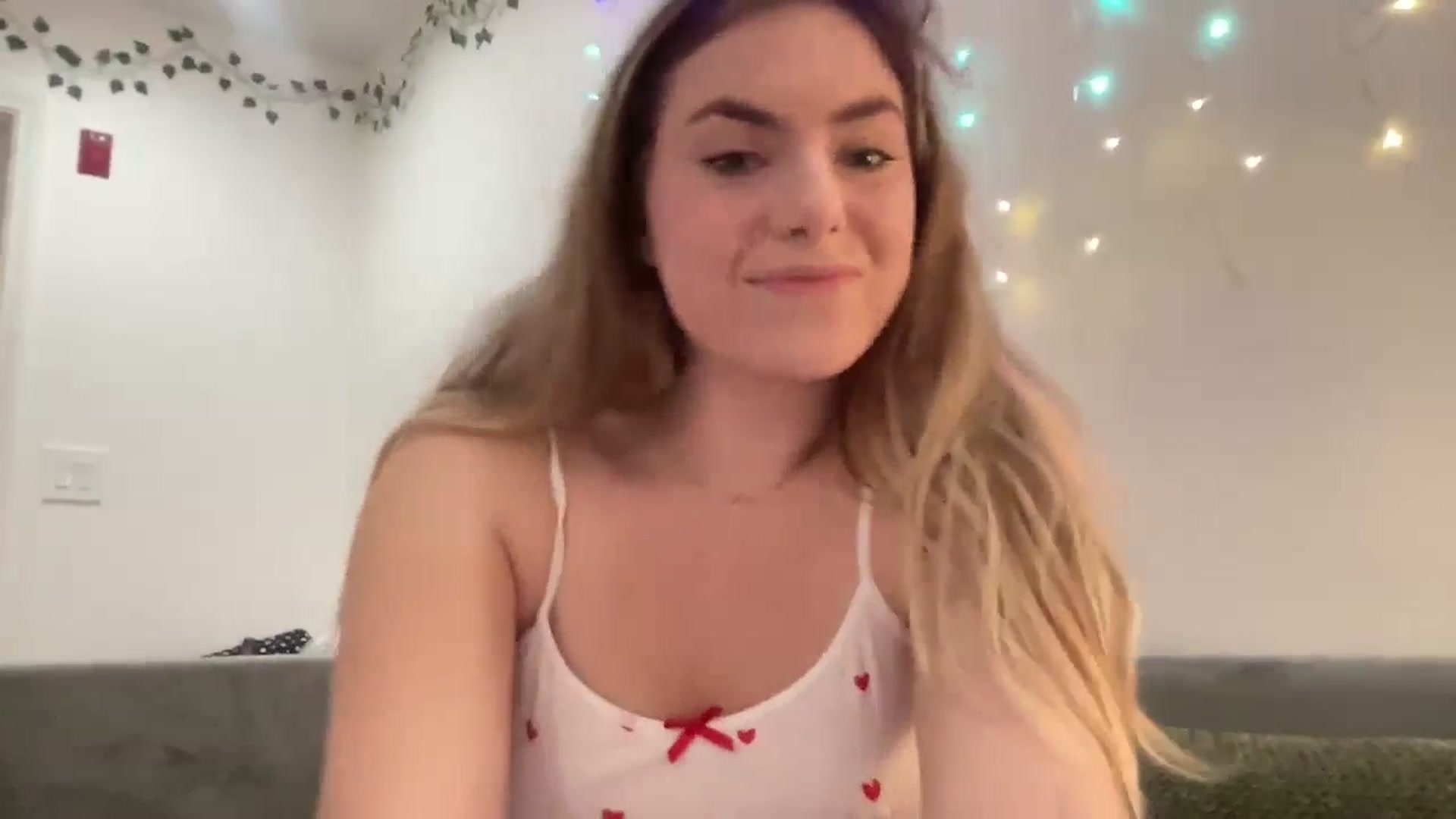 Gallery image thumbnail from Kushyk's myfreecams stream on, 12/24/2024, 09:08 image 8 of 20