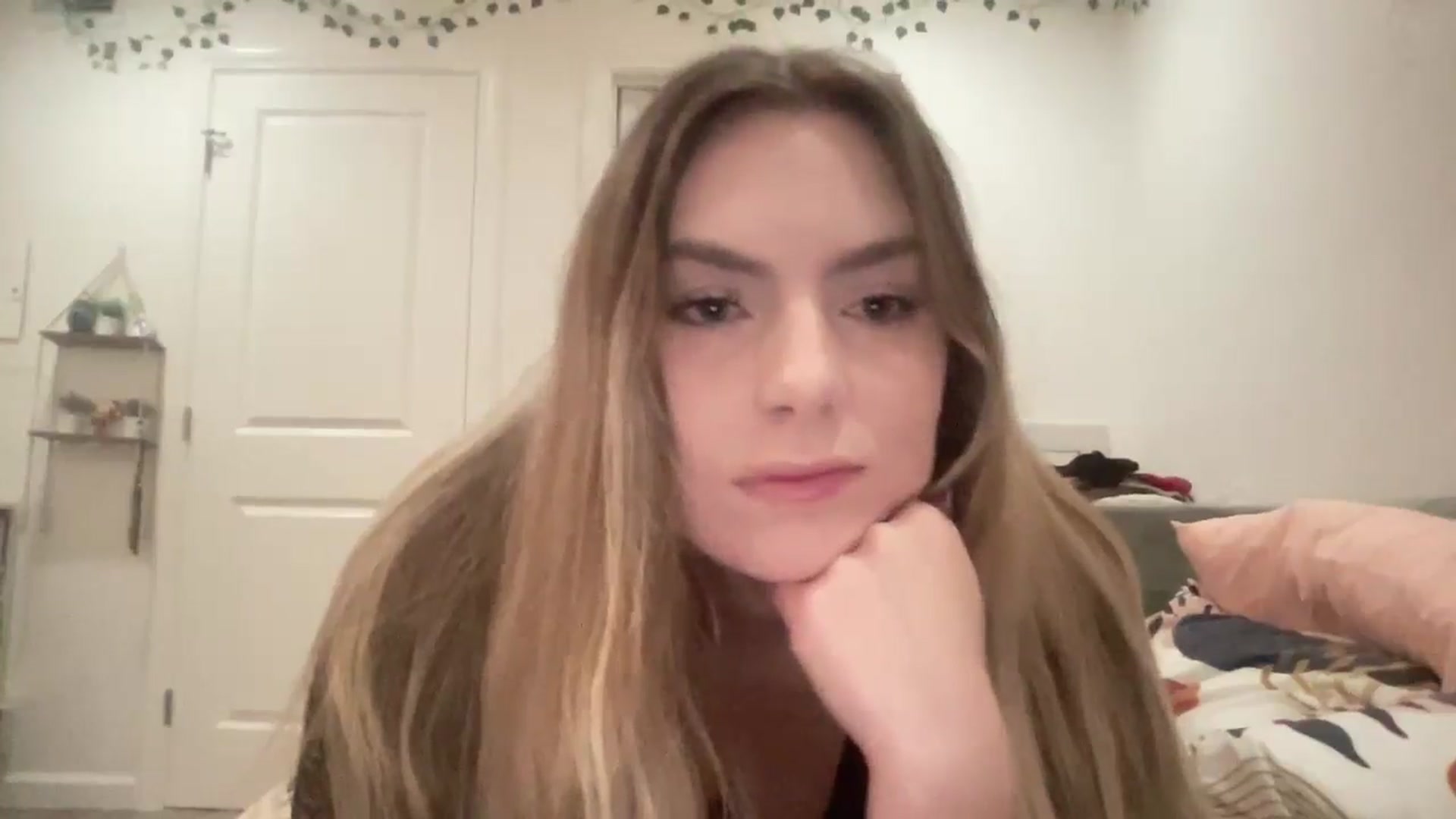 Gallery image thumbnail from Kushyk's myfreecams stream on, 02/19/2025, 08:53 image 8 of 20
