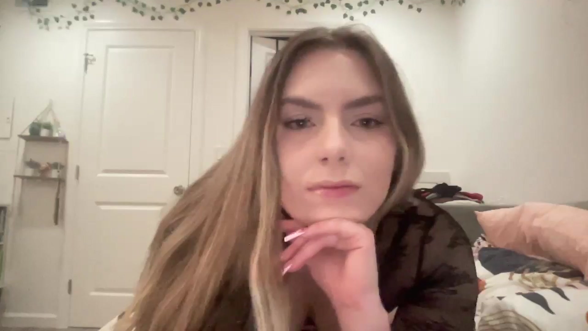 Gallery image thumbnail from Kushyk's myfreecams stream on, 02/19/2025, 08:53 image 10 of 20