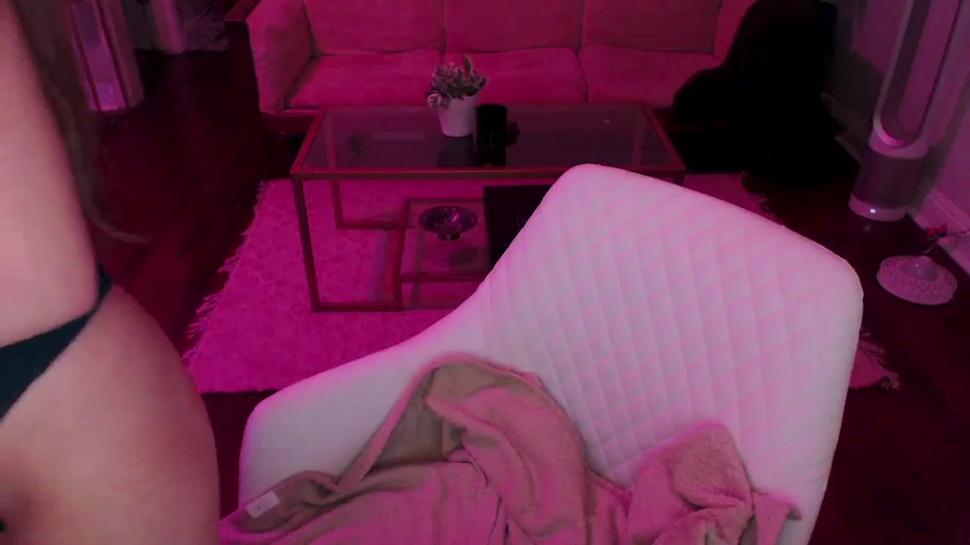 Gallery image thumbnail from Kwispy_'s myfreecams stream on, 06/11/2024, 07:22 image 15 of 20
