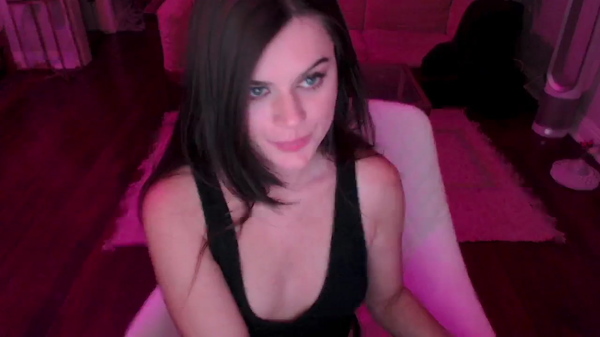 Gallery image thumbnail from Kwispy_'s myfreecams stream on, 06/11/2024, 07:22 image 14 of 20