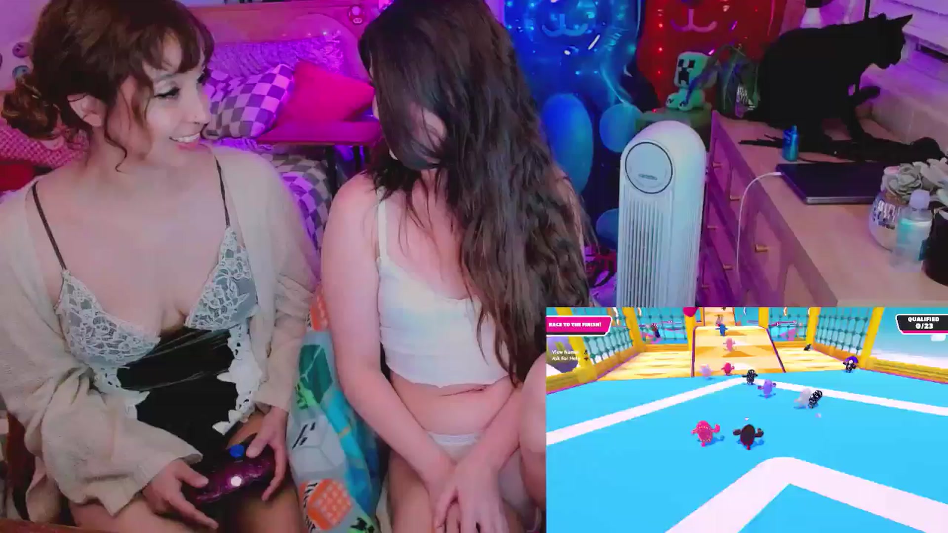 Gallery image thumbnail from Kwispy_'s myfreecams stream on, 06/19/2024, 07:26 image 15 of 20