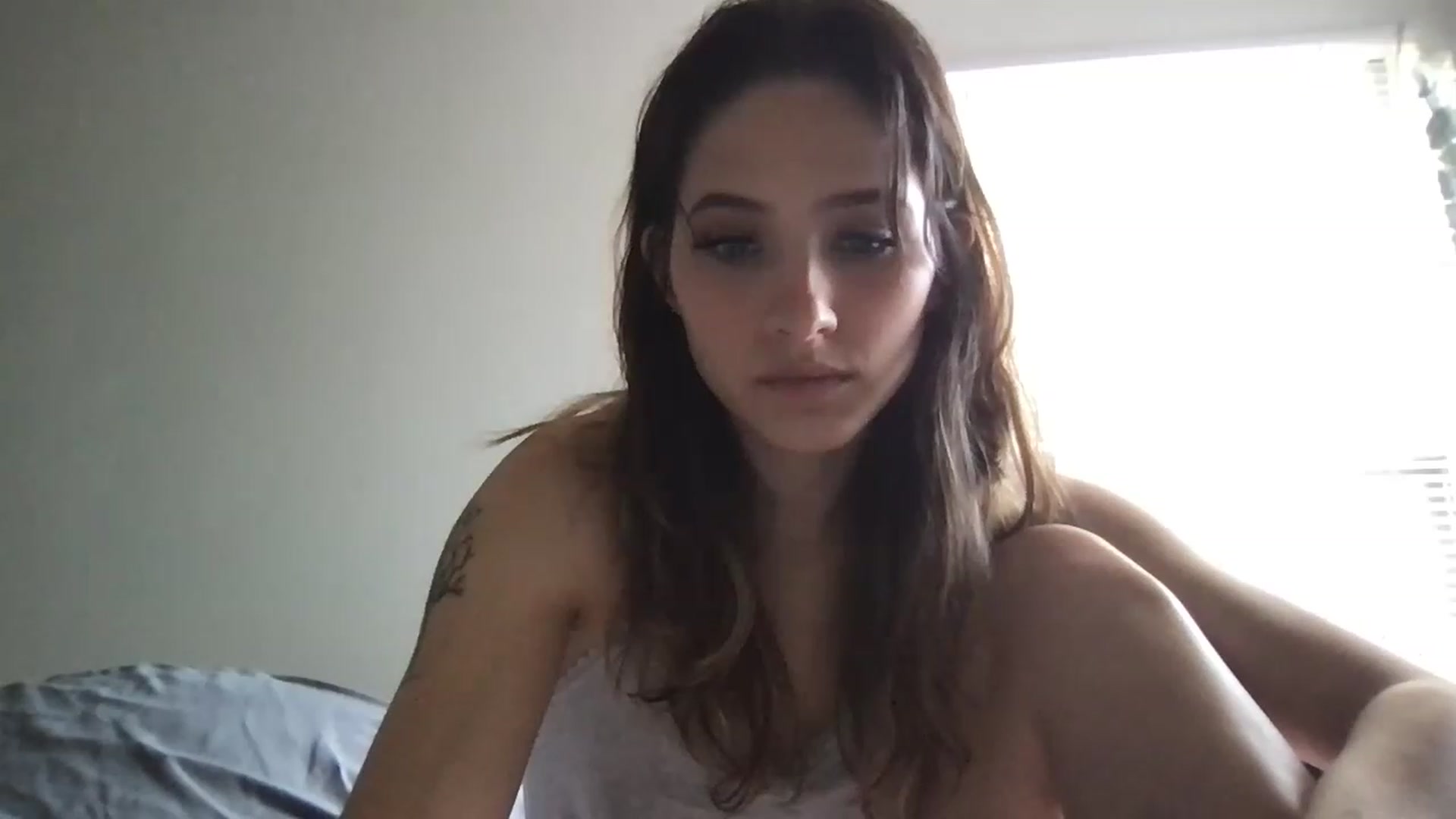 Gallery image thumbnail from Kyaloves's myfreecams stream on, 02/19/2023, 18:43 image 20 of 20