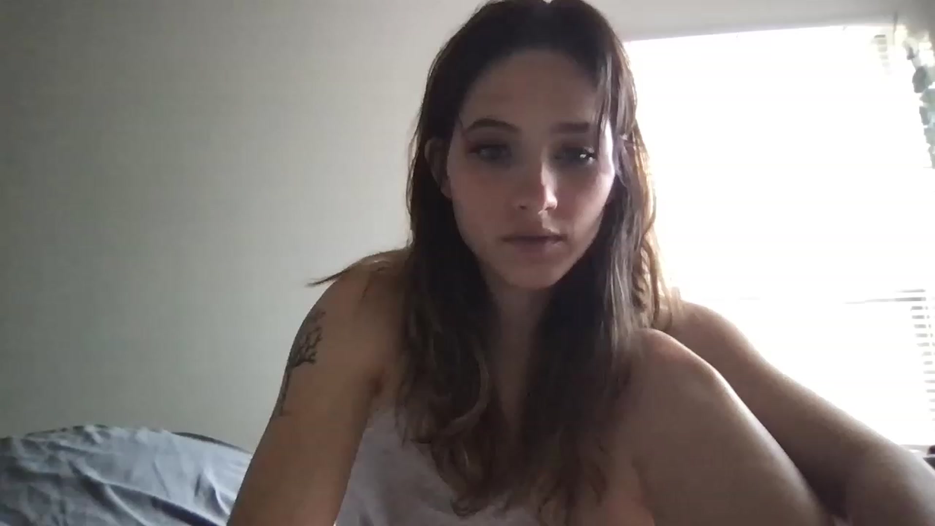 Gallery image thumbnail from Kyaloves's myfreecams stream on, 02/19/2023, 18:43 image 19 of 20