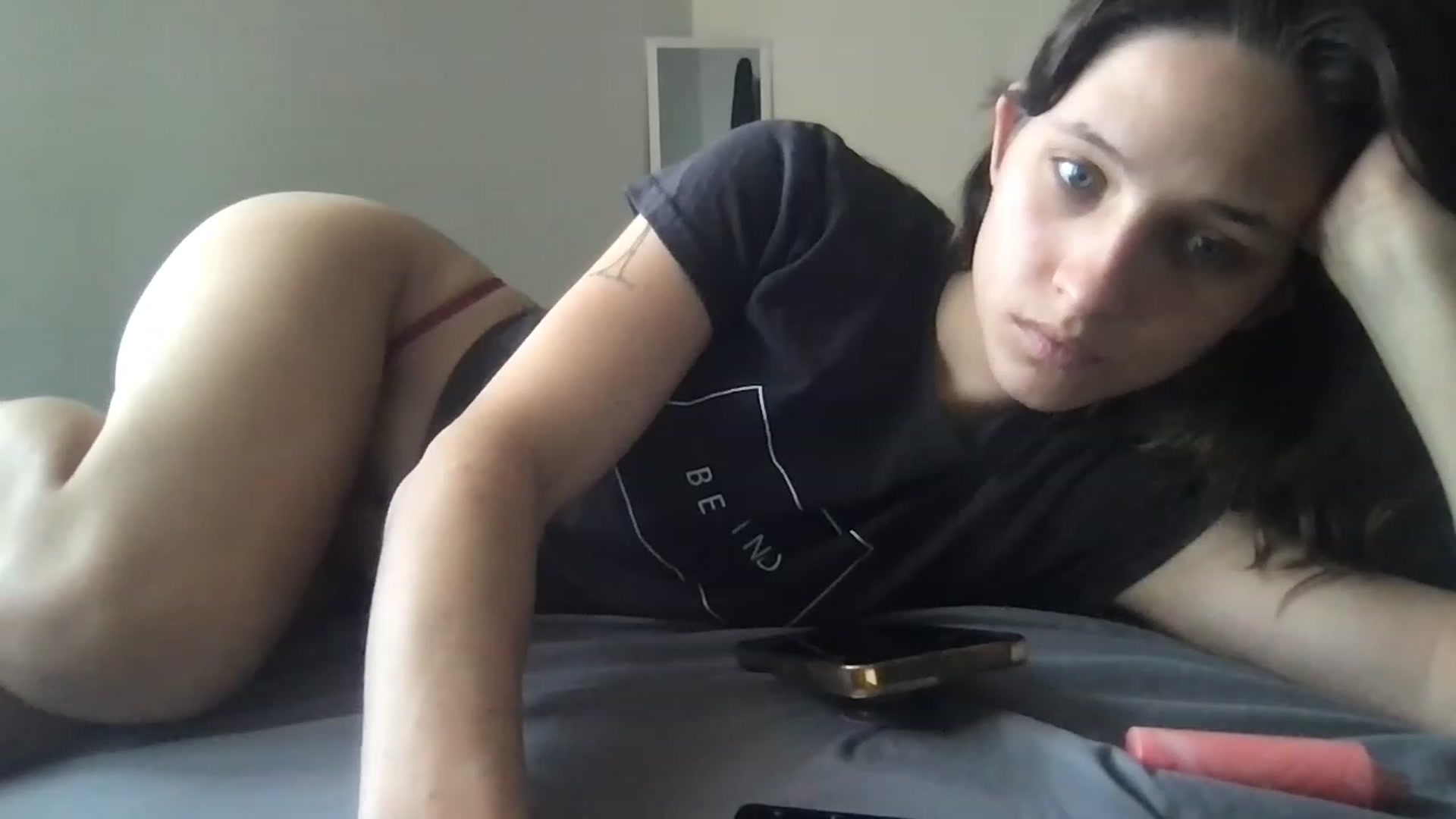 Gallery image thumbnail from Kyaloves's myfreecams stream on, 03/03/2023, 17:00 image 11 of 20