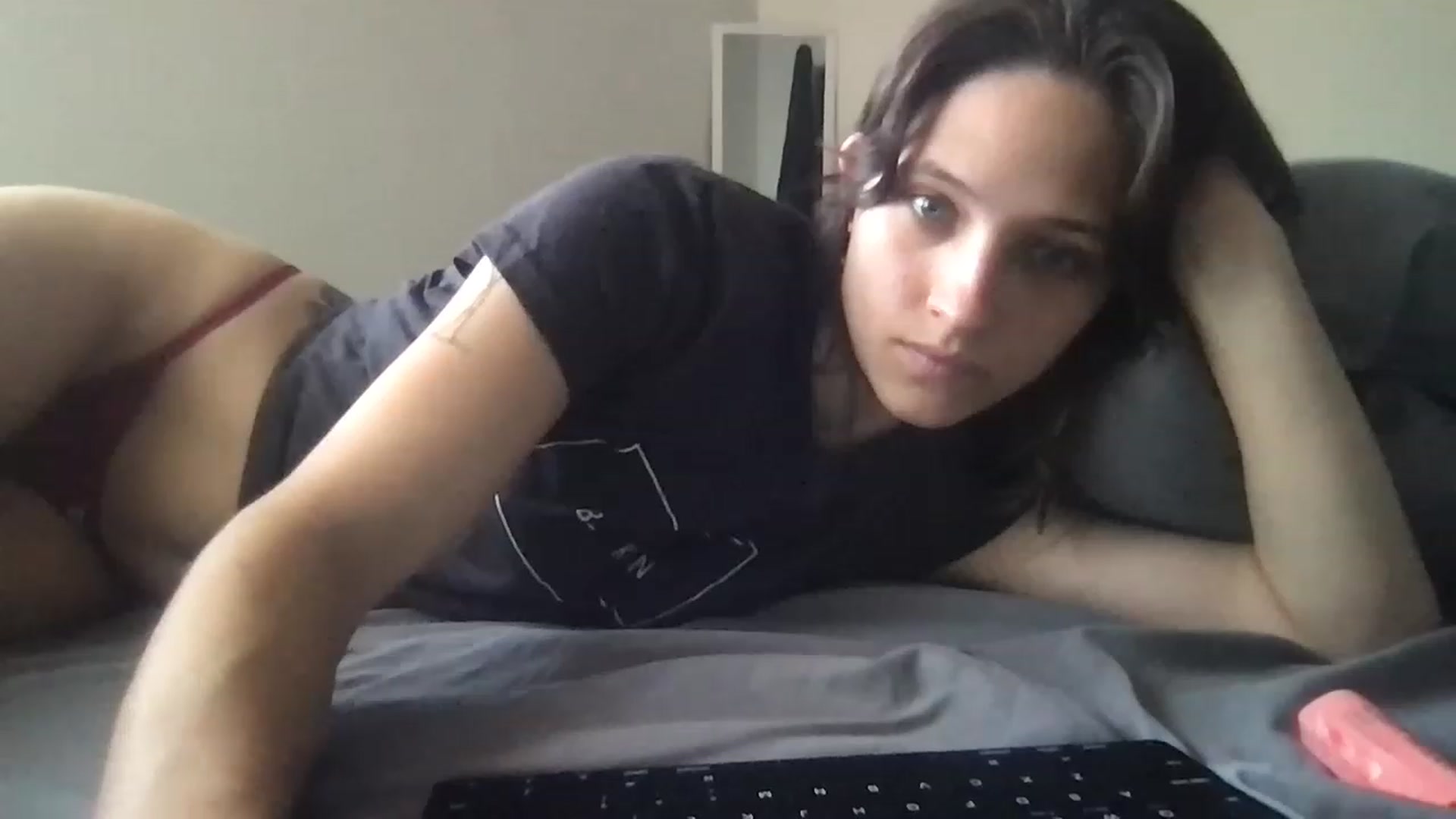 Gallery image thumbnail from Kyaloves's myfreecams stream on, 03/03/2023, 17:00 image 6 of 20