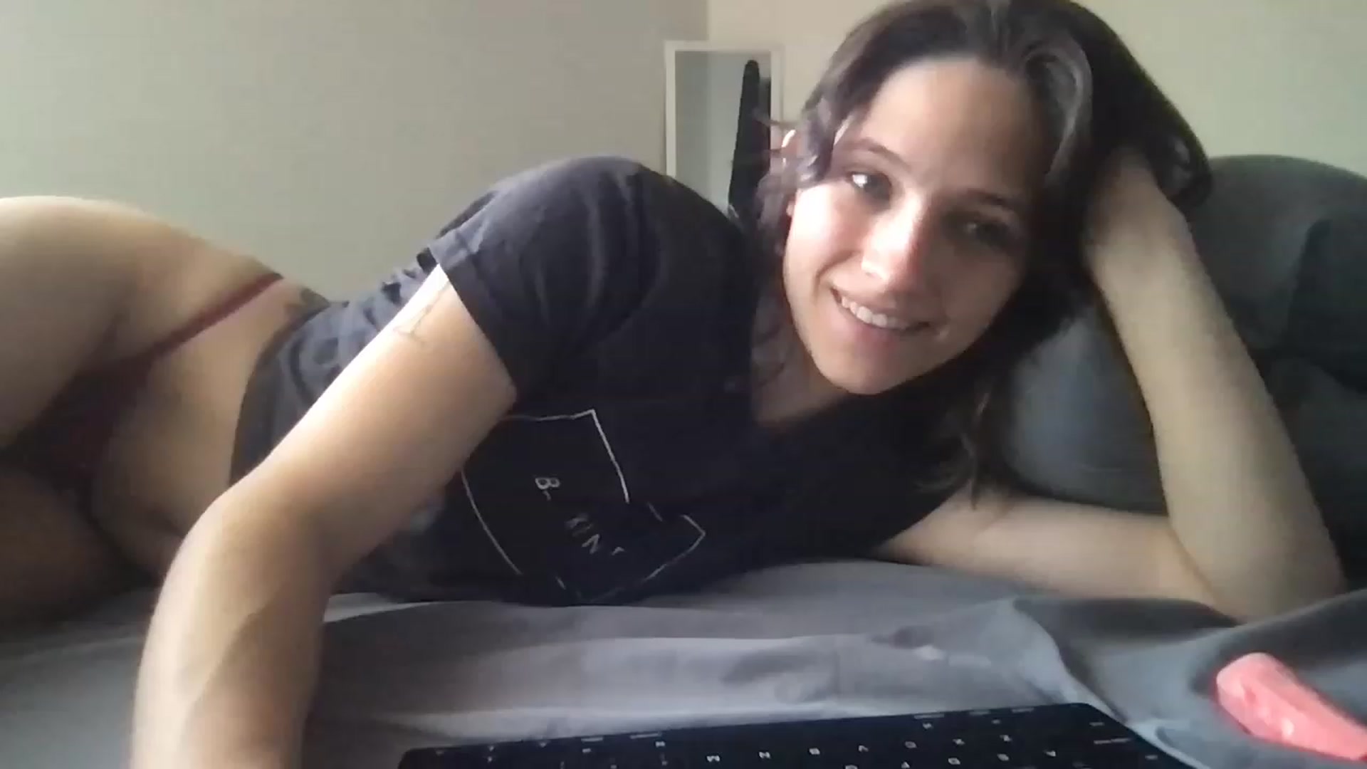 Gallery image thumbnail from Kyaloves's myfreecams stream on, 03/03/2023, 17:00 image 5 of 20