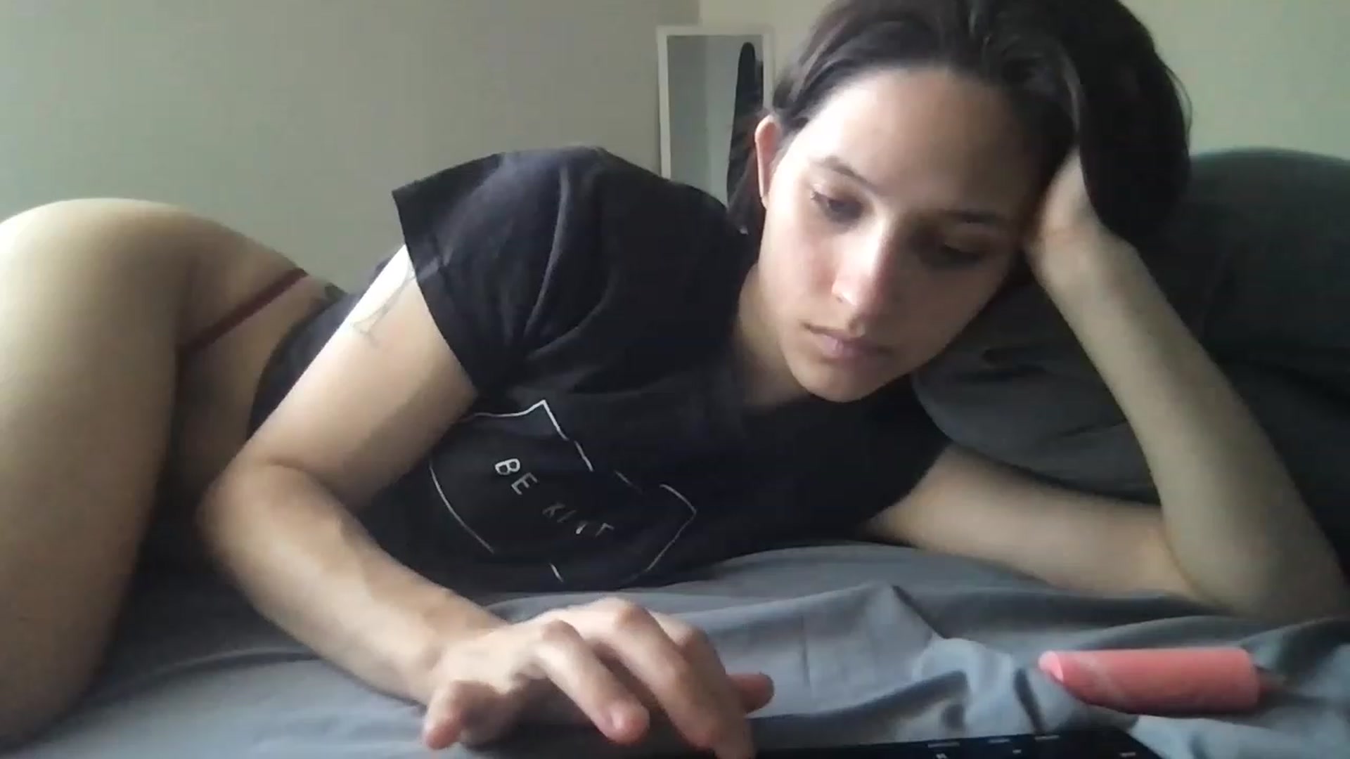 Gallery image thumbnail from Kyaloves's myfreecams stream on, 03/03/2023, 17:00 image 9 of 20