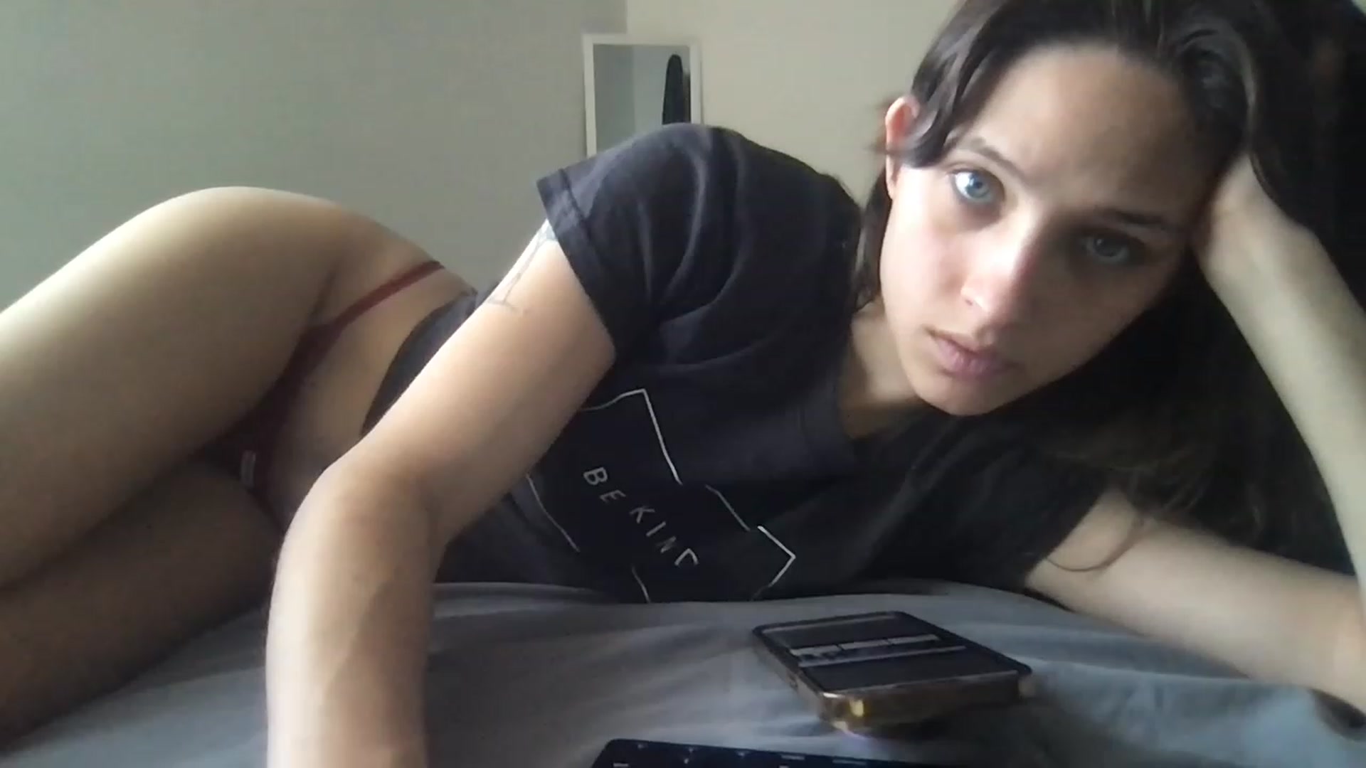 Gallery image thumbnail from Kyaloves's myfreecams stream on, 03/03/2023, 17:00 image 14 of 20