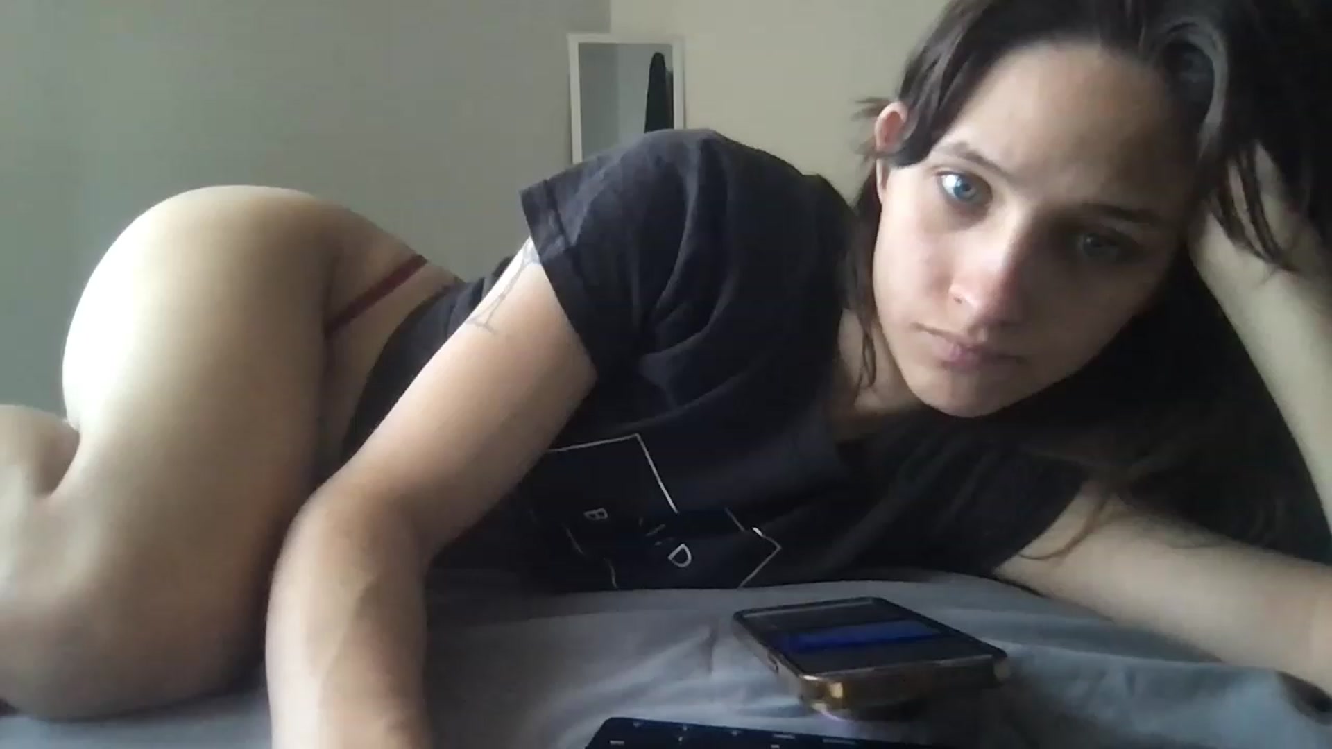Gallery image thumbnail from Kyaloves's myfreecams stream on, 03/03/2023, 17:00 image 15 of 20