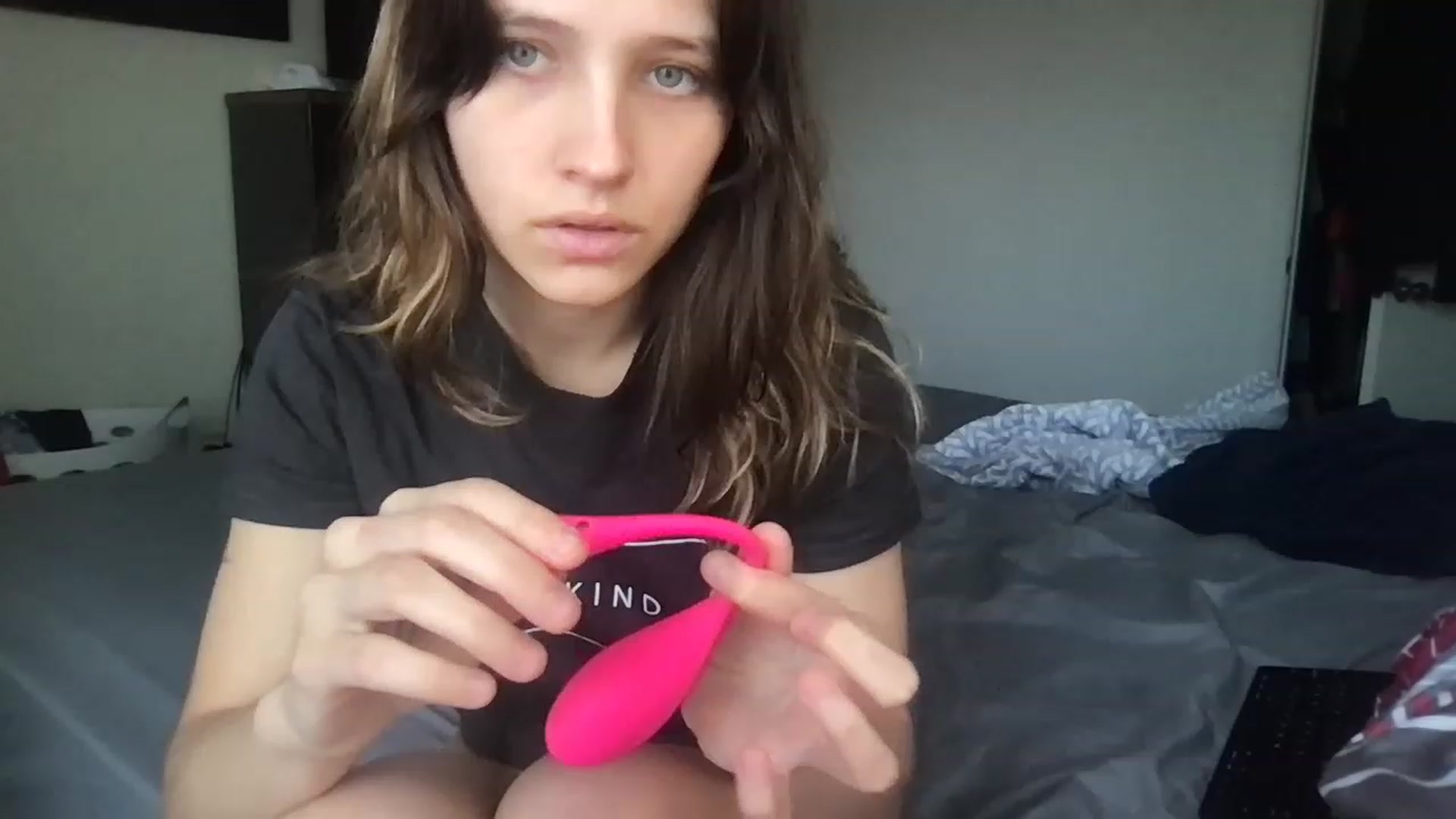 Gallery image thumbnail from Kyaloves's myfreecams stream on, 03/03/2023, 17:32 image 8 of 20