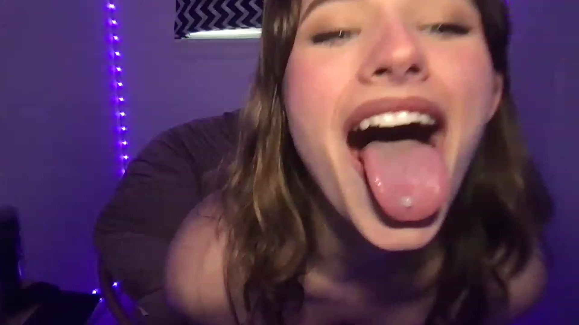 Gallery image thumbnail from Kyaloves's myfreecams stream on, 03/10/2023, 19:55 image 15 of 20