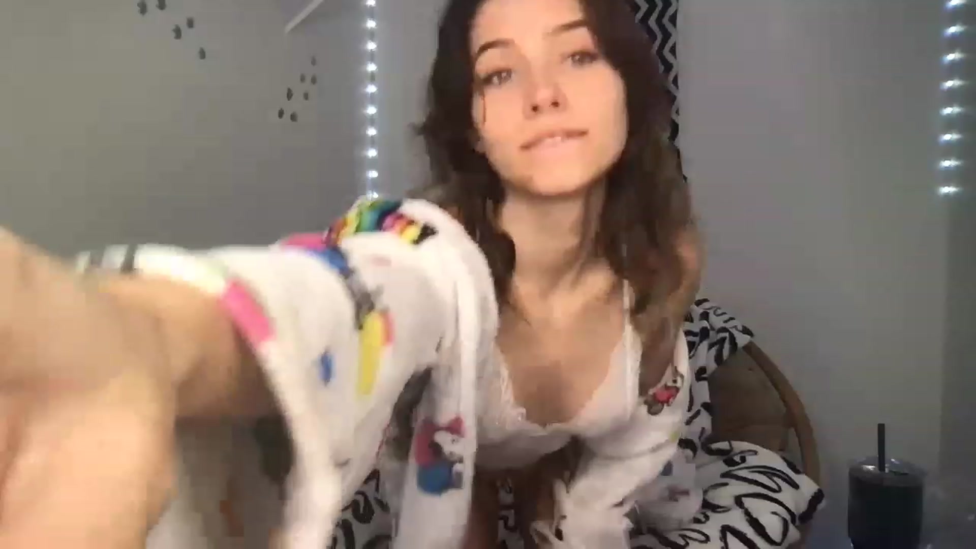 Gallery image thumbnail from Kyaloves's myfreecams stream on, 03/16/2023, 17:02 image 6 of 20