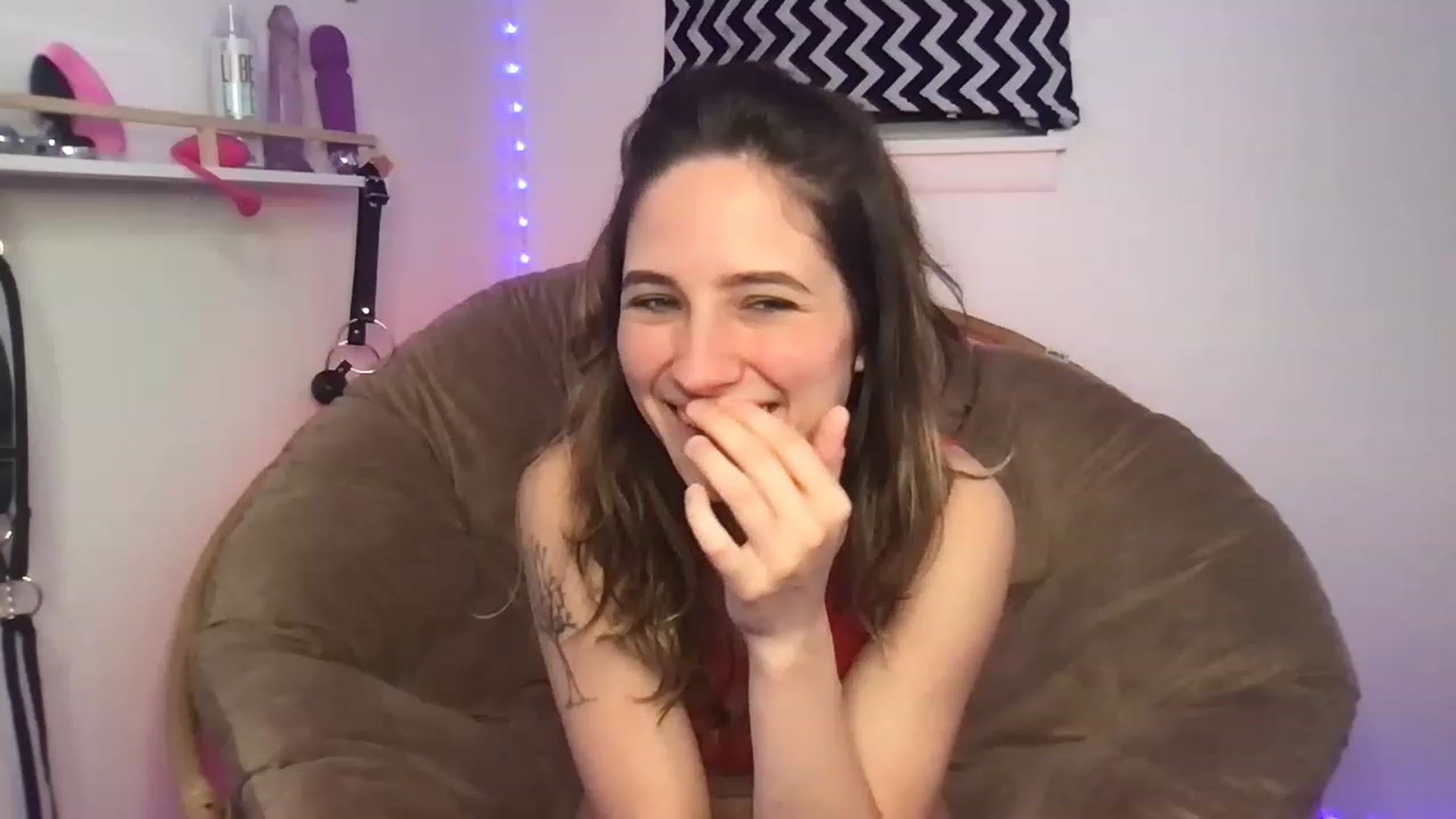 Gallery image thumbnail from Kyaloves's myfreecams stream on, 03/26/2023, 01:48 image 17 of 20