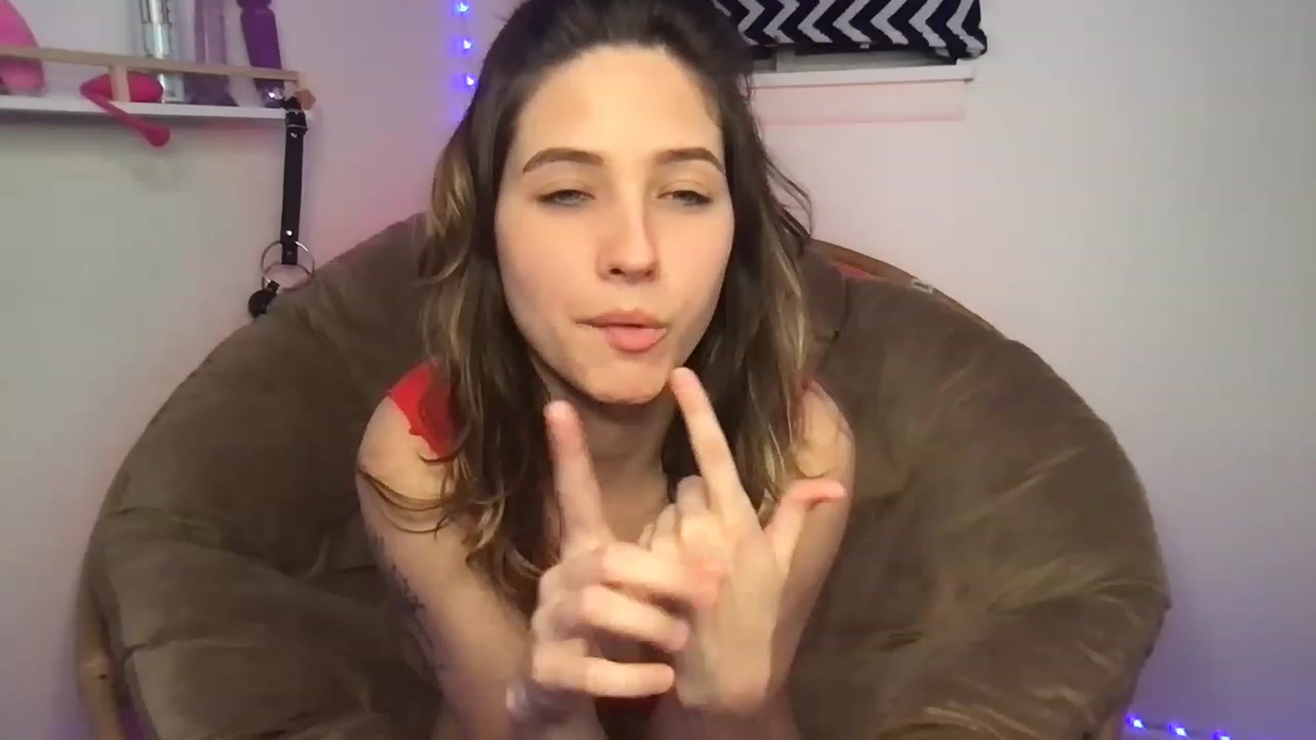 Gallery image thumbnail from Kyaloves's myfreecams stream on, 03/26/2023, 01:48 image 11 of 20
