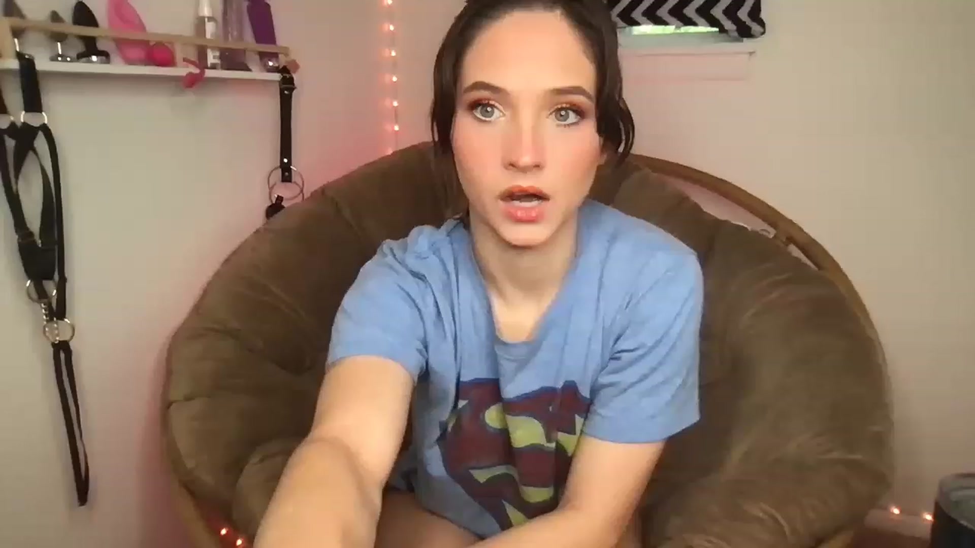 Gallery image thumbnail from Kyaloves's myfreecams stream on, 03/29/2023, 13:58 image 13 of 20