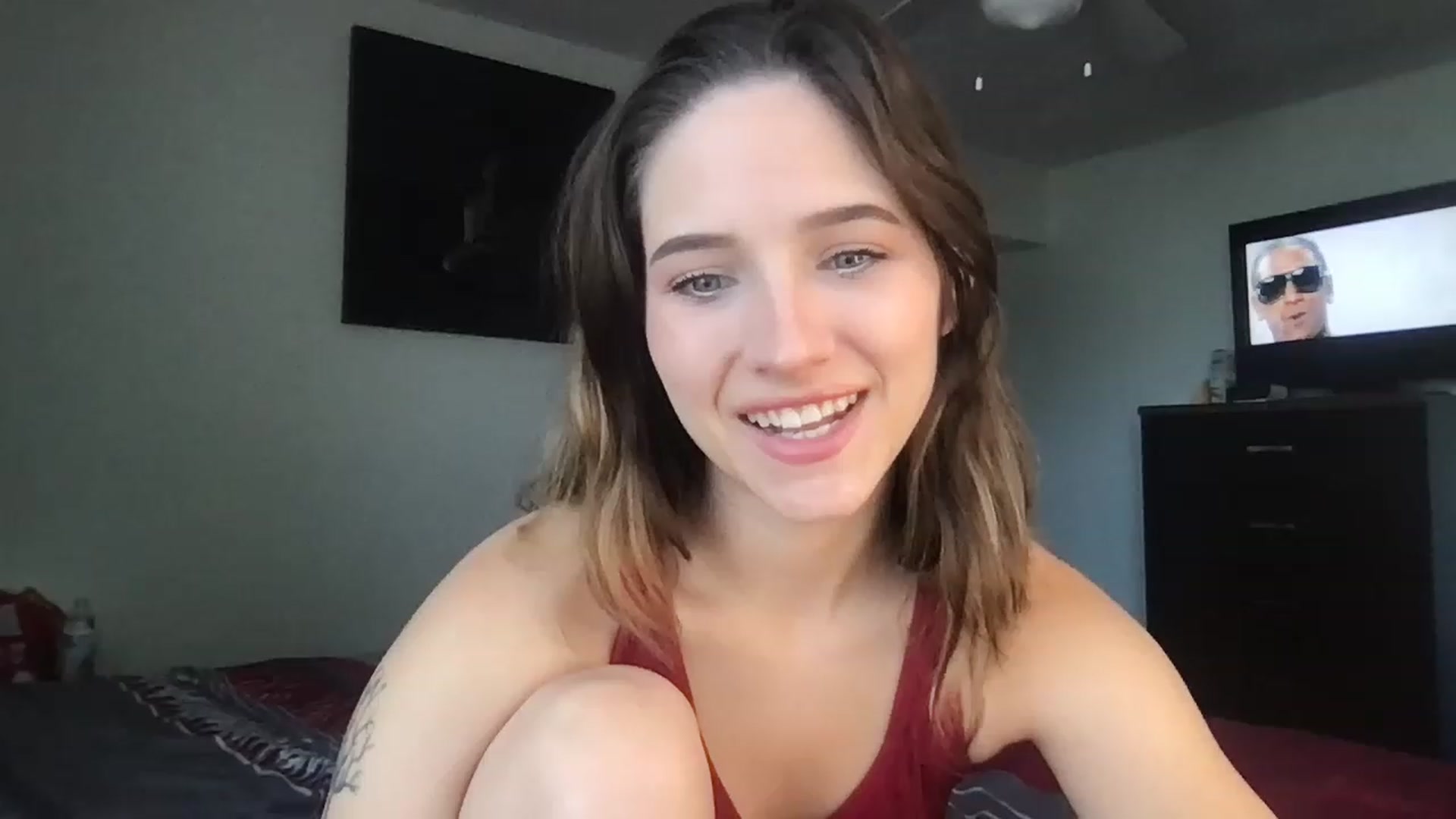 Gallery image thumbnail from Kyaloves's myfreecams stream on, 05/10/2023, 18:53 image 18 of 20