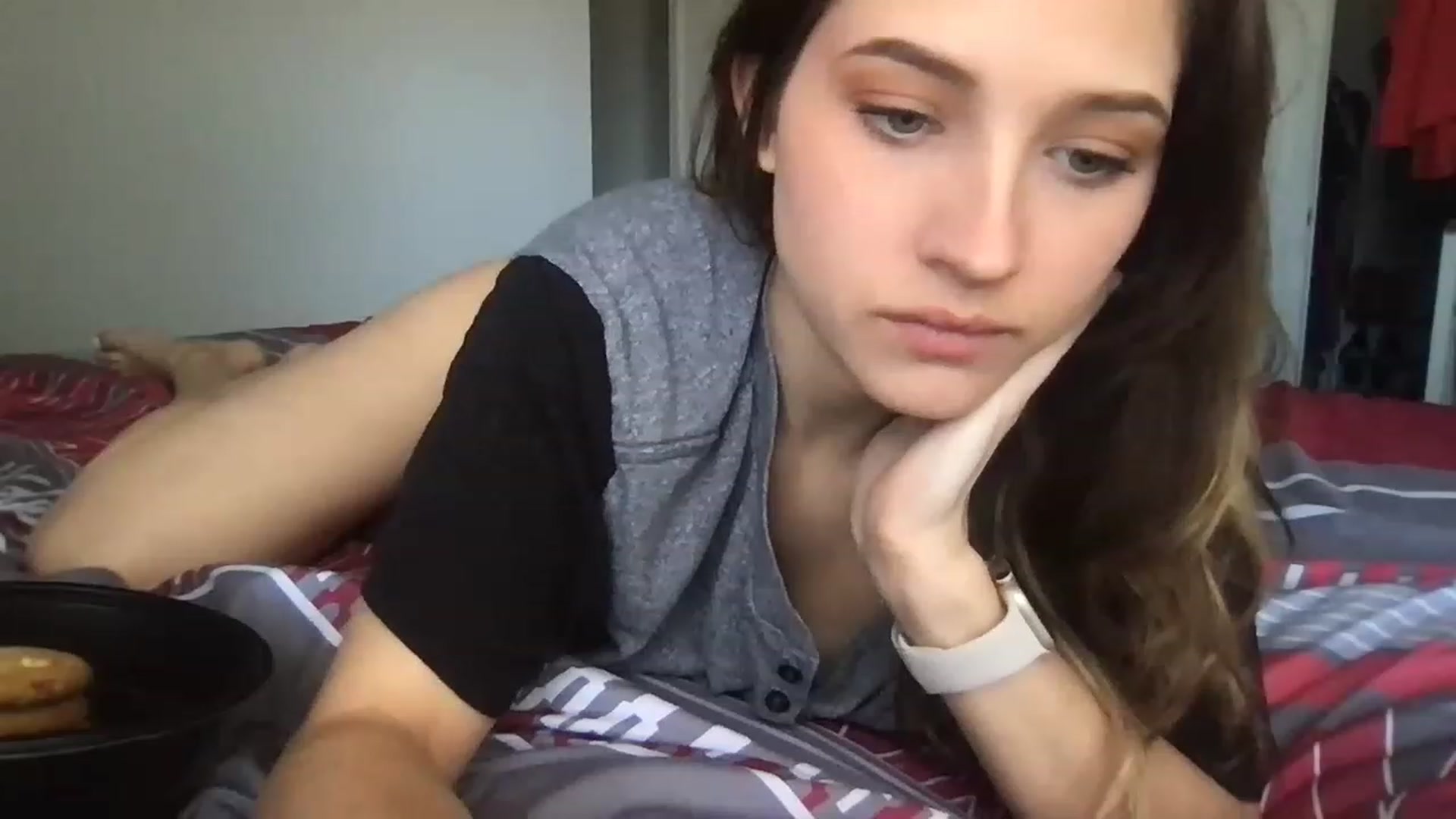 Gallery image thumbnail from Kyaloves's myfreecams stream on, 05/16/2023, 18:47 image 9 of 20